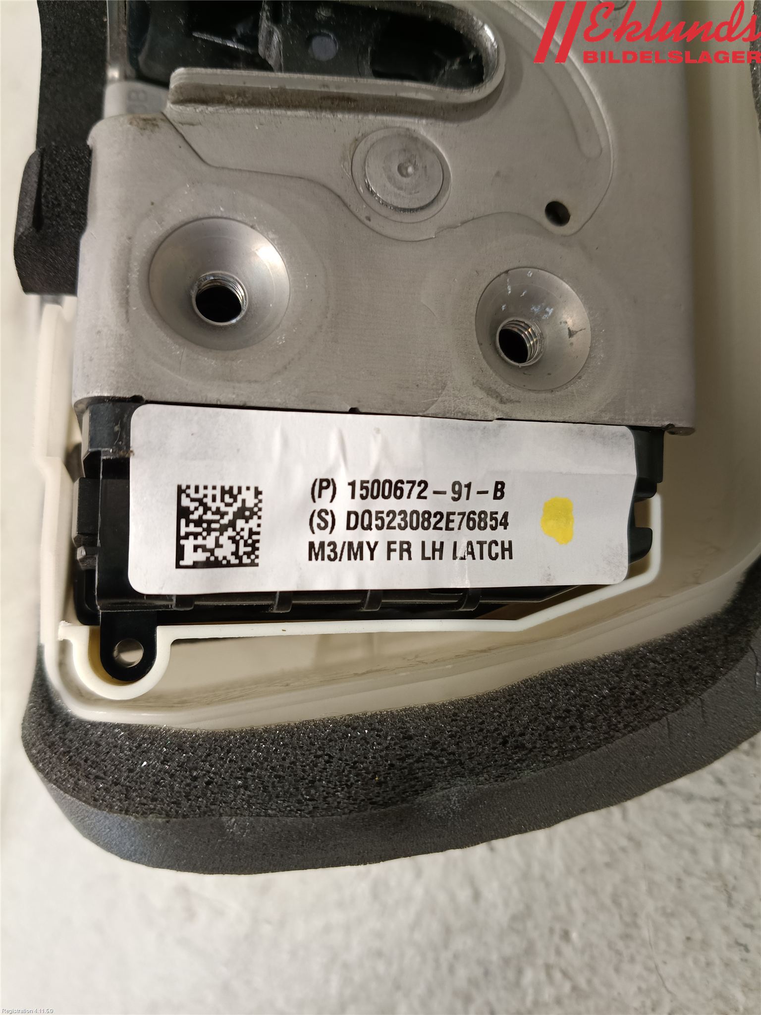 Tesla MODEL Y 21- Låskista-Dörrlås