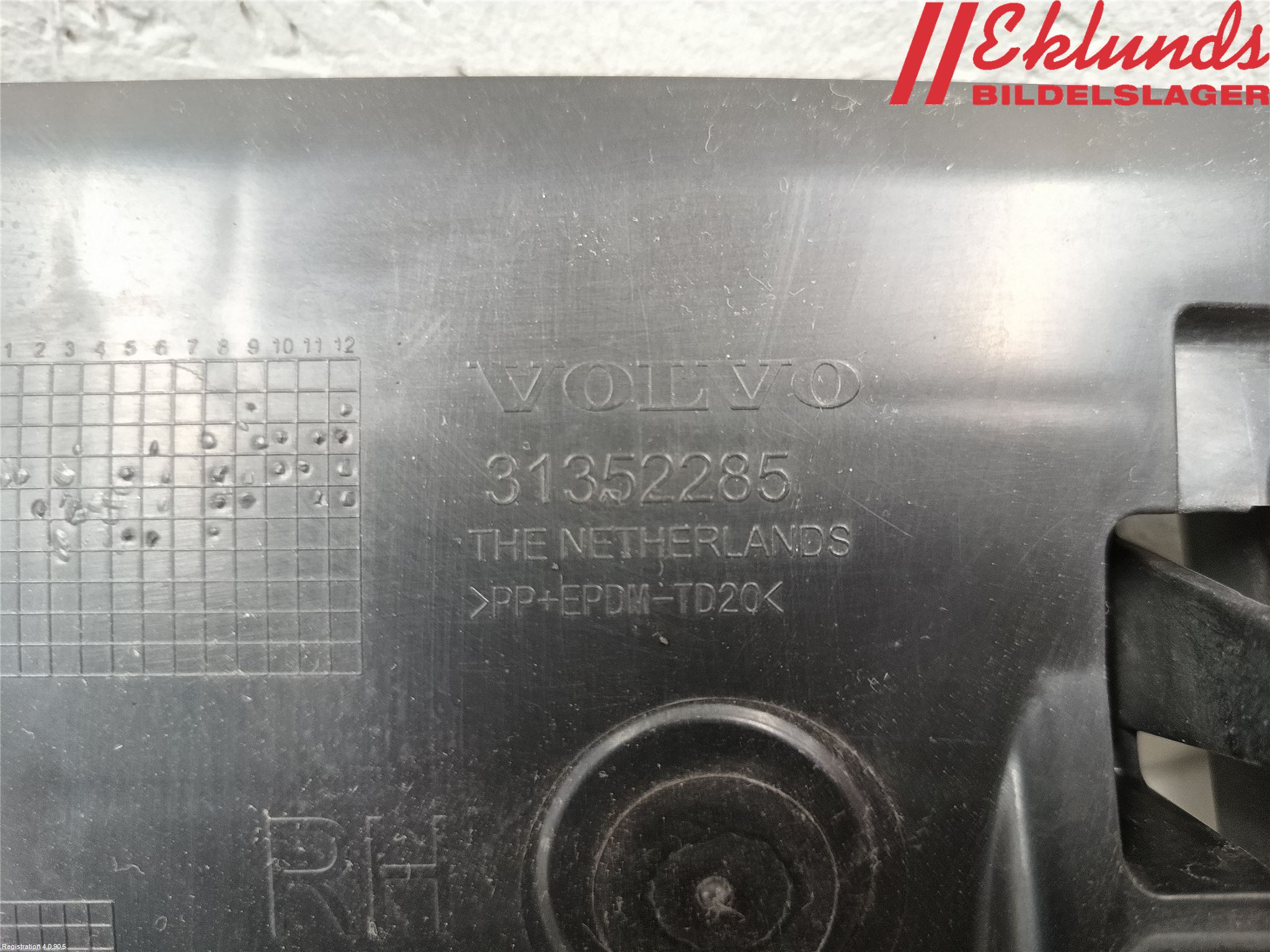Volvo V60 14-18 Stötfångarfäste Bak Hö