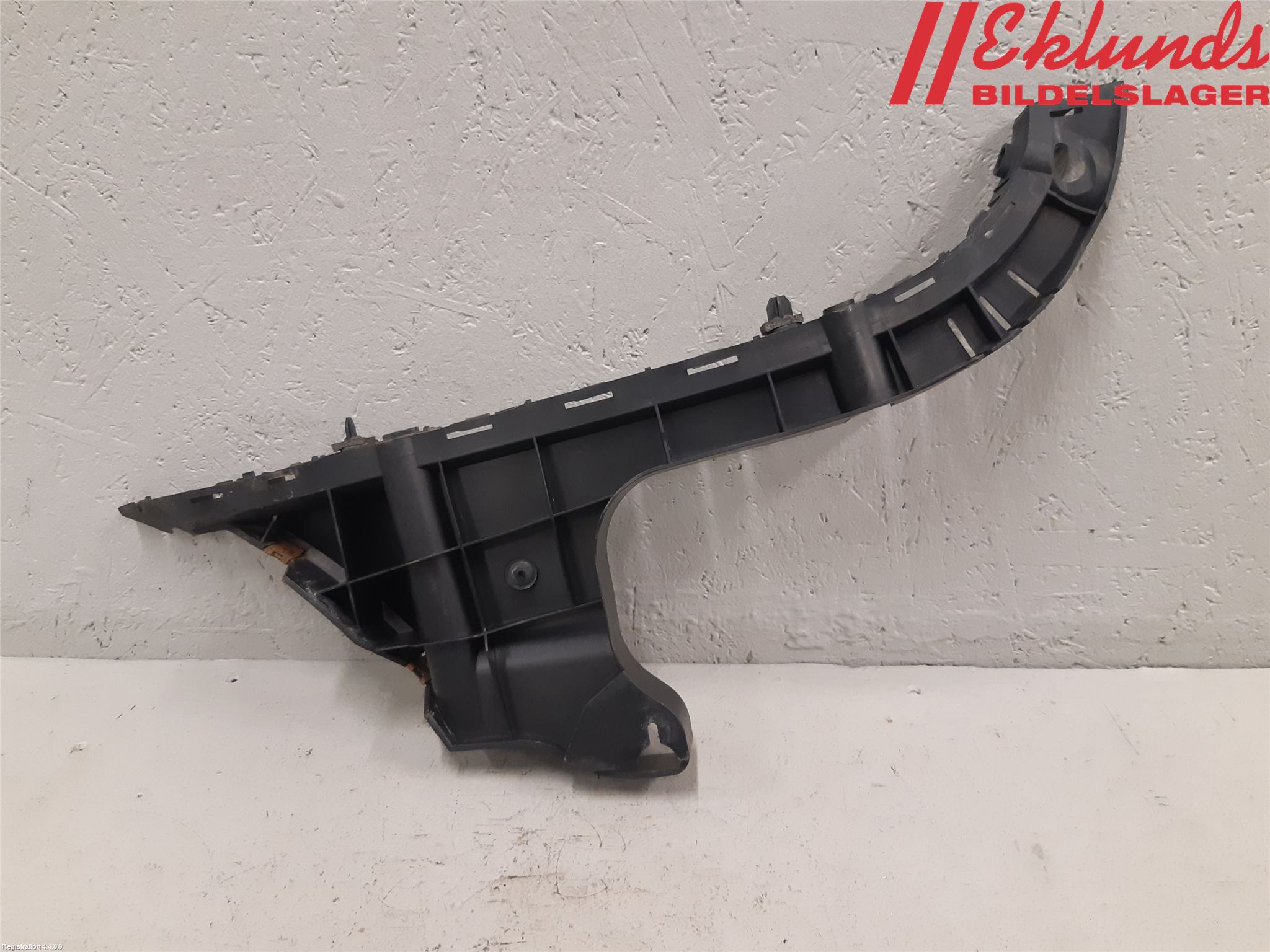 Volvo V70 14-16 Stötfångarfäste Bak Hö