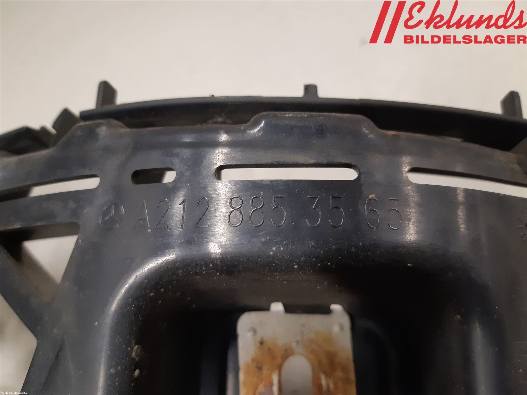 Mercedes-Benz MB E-KLASS (W212) 09-16 Stötfångarfäste Bak Vä