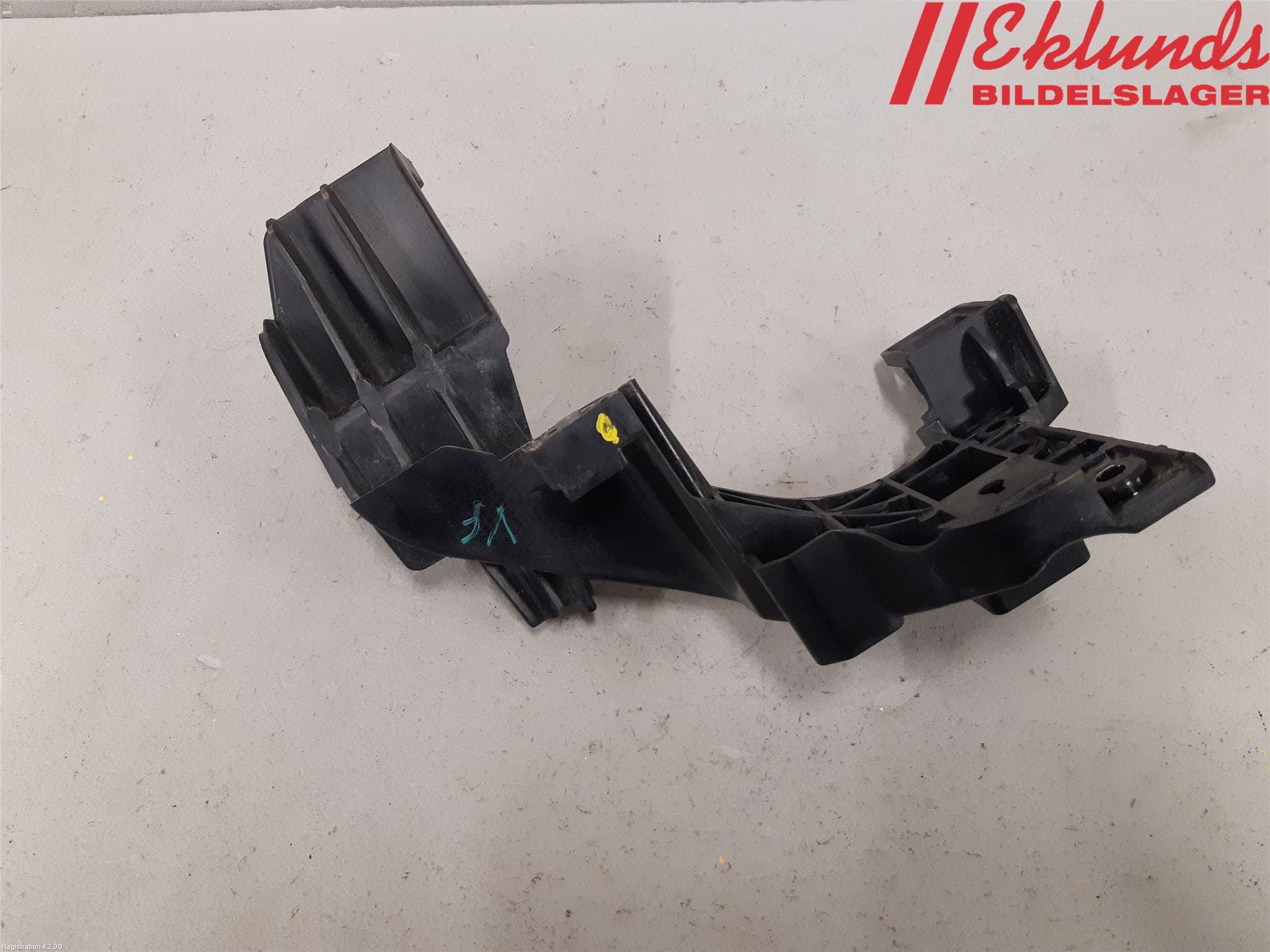 Kia CEED 12-18 Strålkast Fästsarg