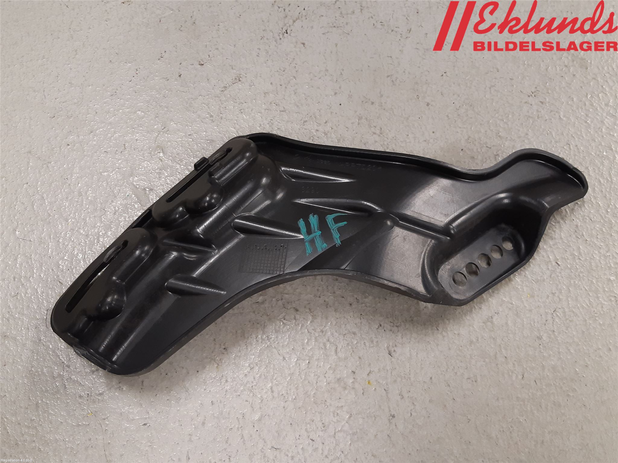 Peugeot 208 12-15 Skärmfäste Fram Hö