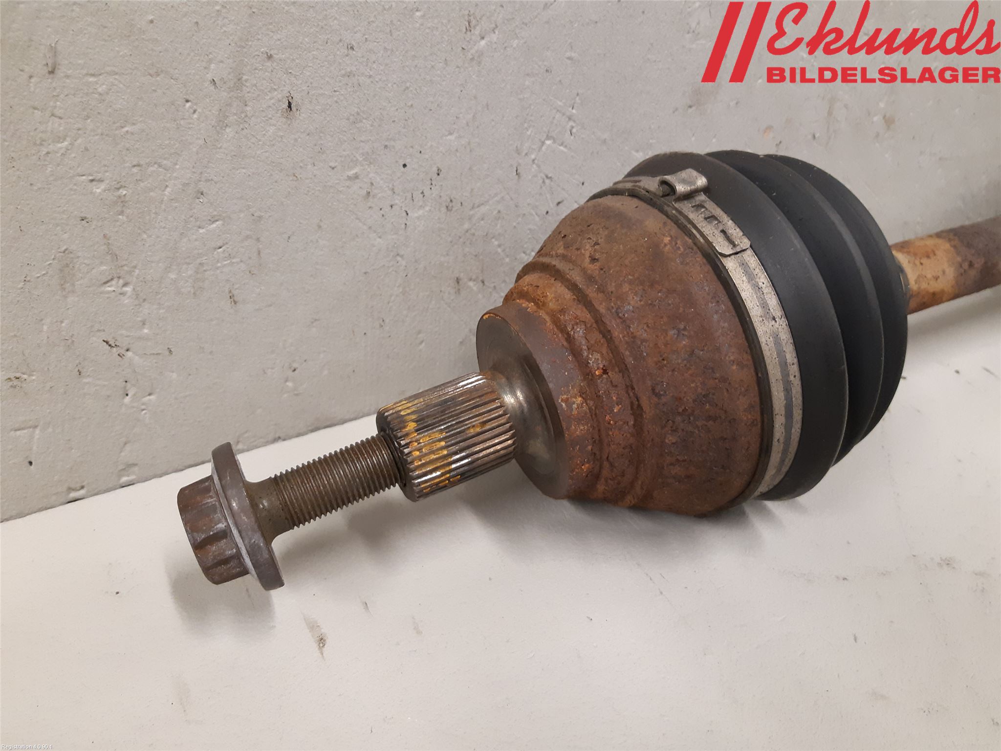 Volkswagen VW PASSAT 15-19 Drivaxel Fram Vänster