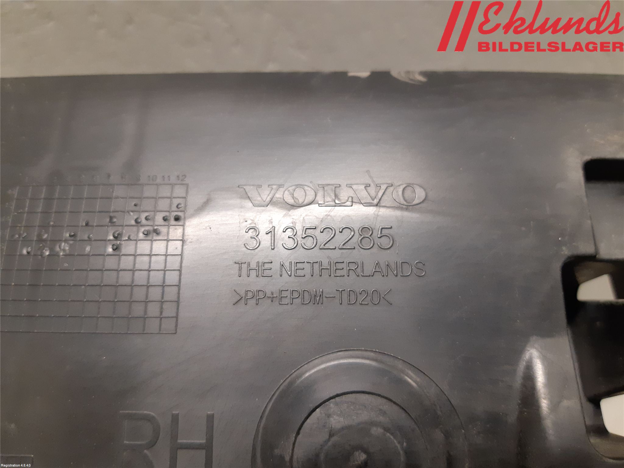 Volvo V60 14-18 Stötfångarfäste Bak Hö