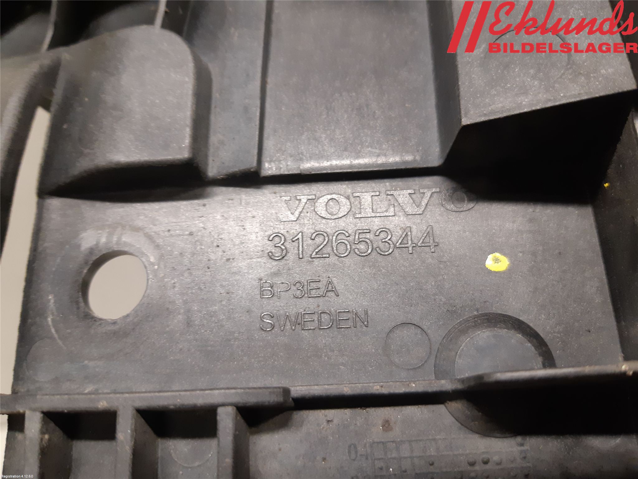 Volvo V70 08-13 Stötfångarfäste Fram Vä