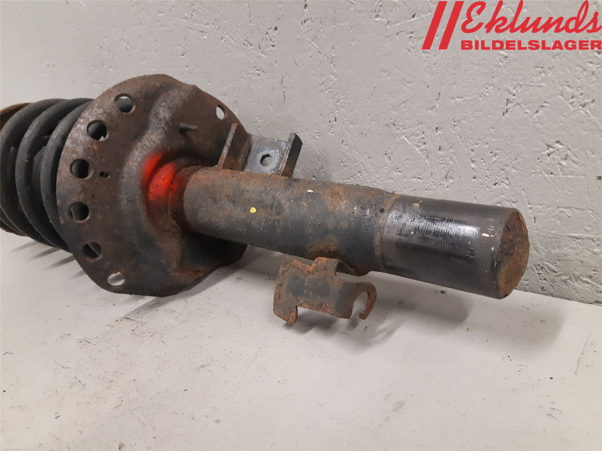 Volvo V70 14-16 Fjäderben Fram Vänster