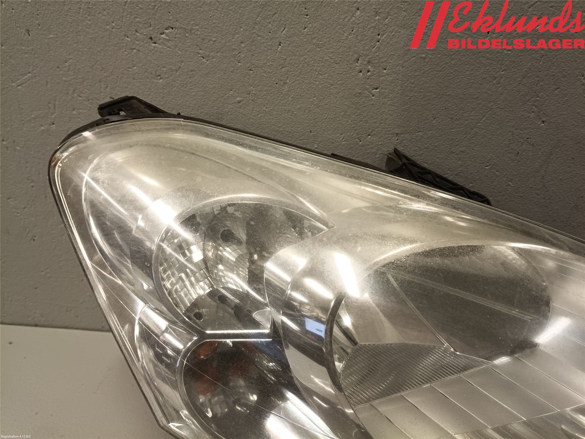 Peugeot PARTNER 08-15 Strålkastare Höger