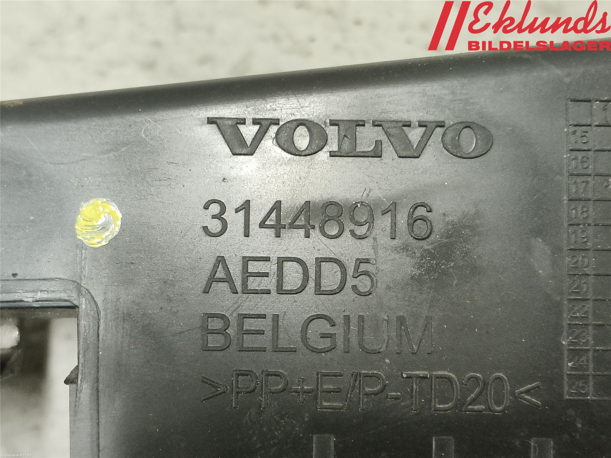 Volvo V60 19- Skärmfäste Fram Vä