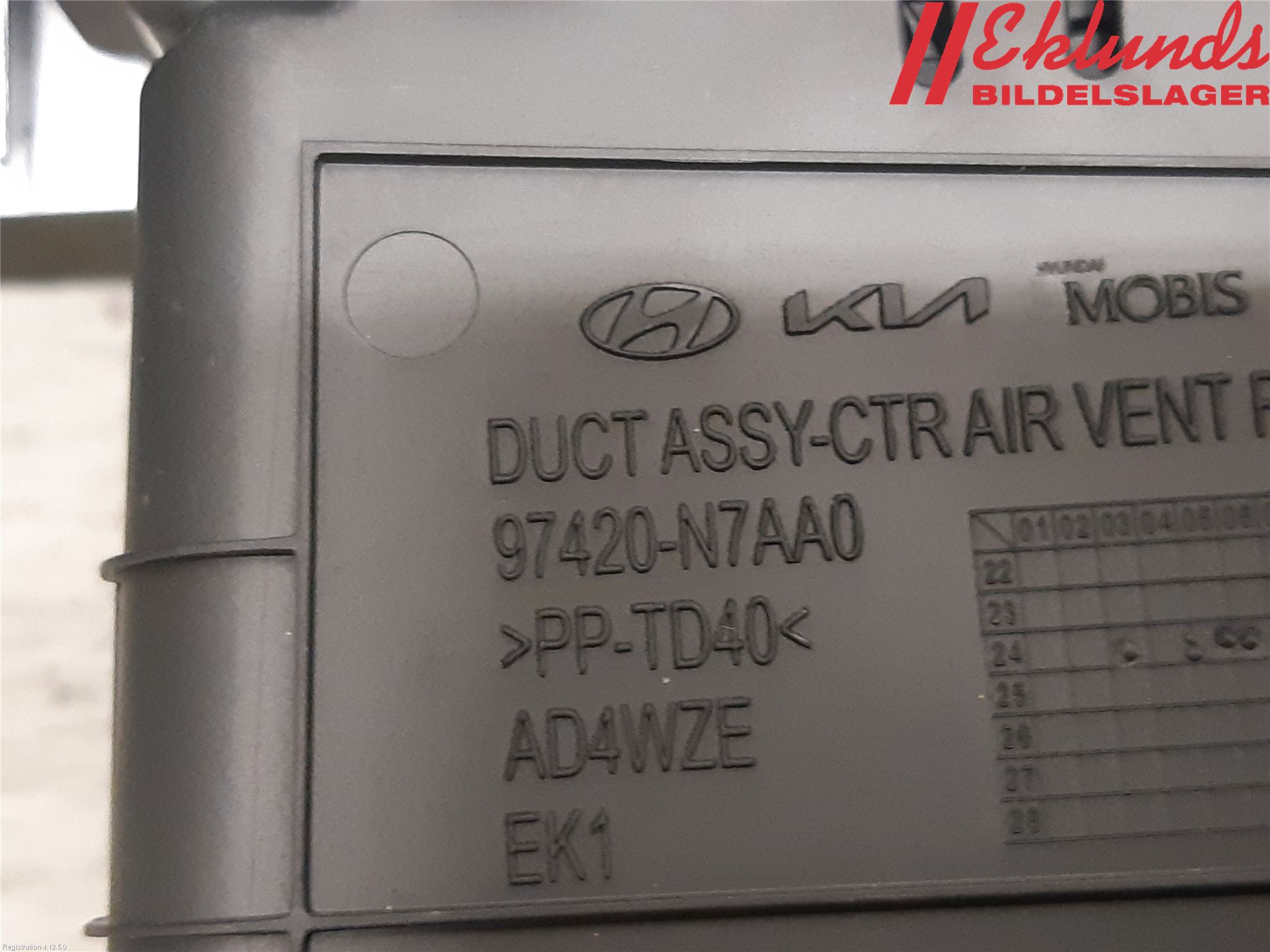 Hyundai TUCSON 05- Defrosterkanal-Munstycke