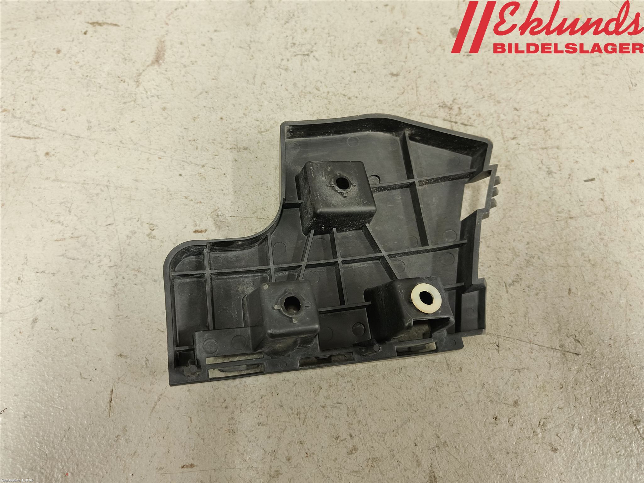 Volvo V60 11-13 Stötfångarfäste Bak Vä