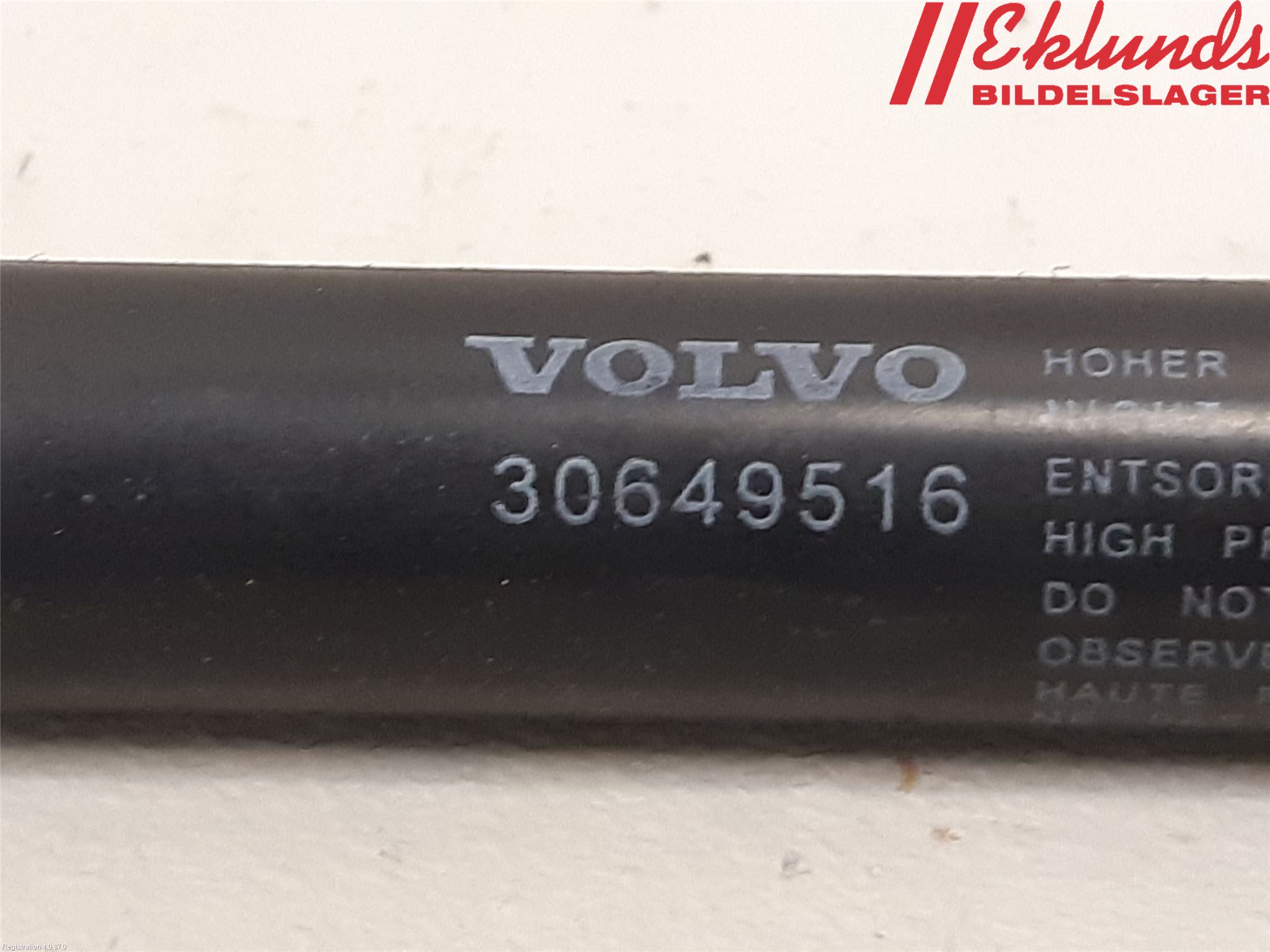 Volvo XC70 14-16 Gasfjäder Motorhuv