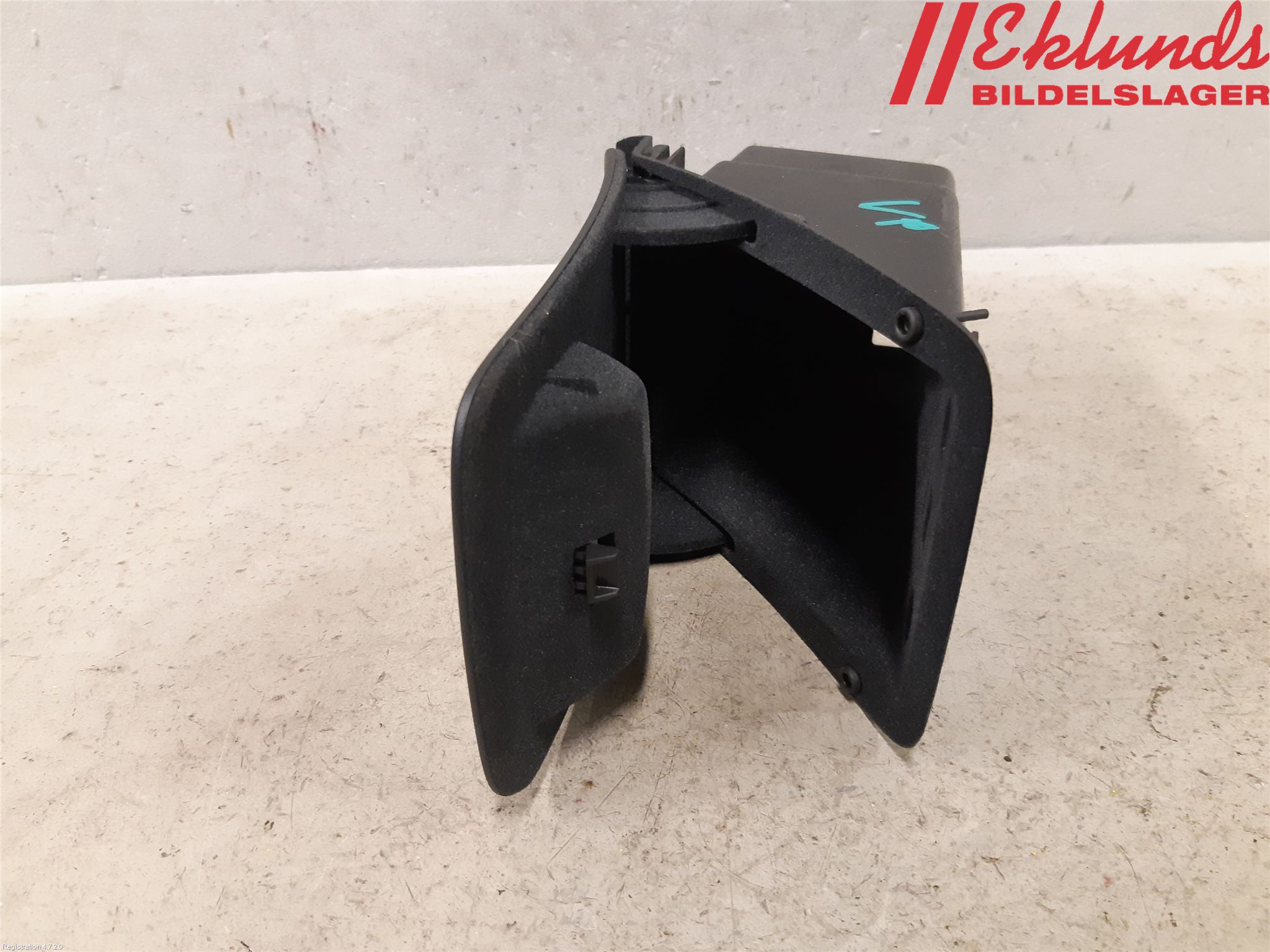 Volvo XC90/RECHARGE 16- Instrumentbräda Förvaringsfack