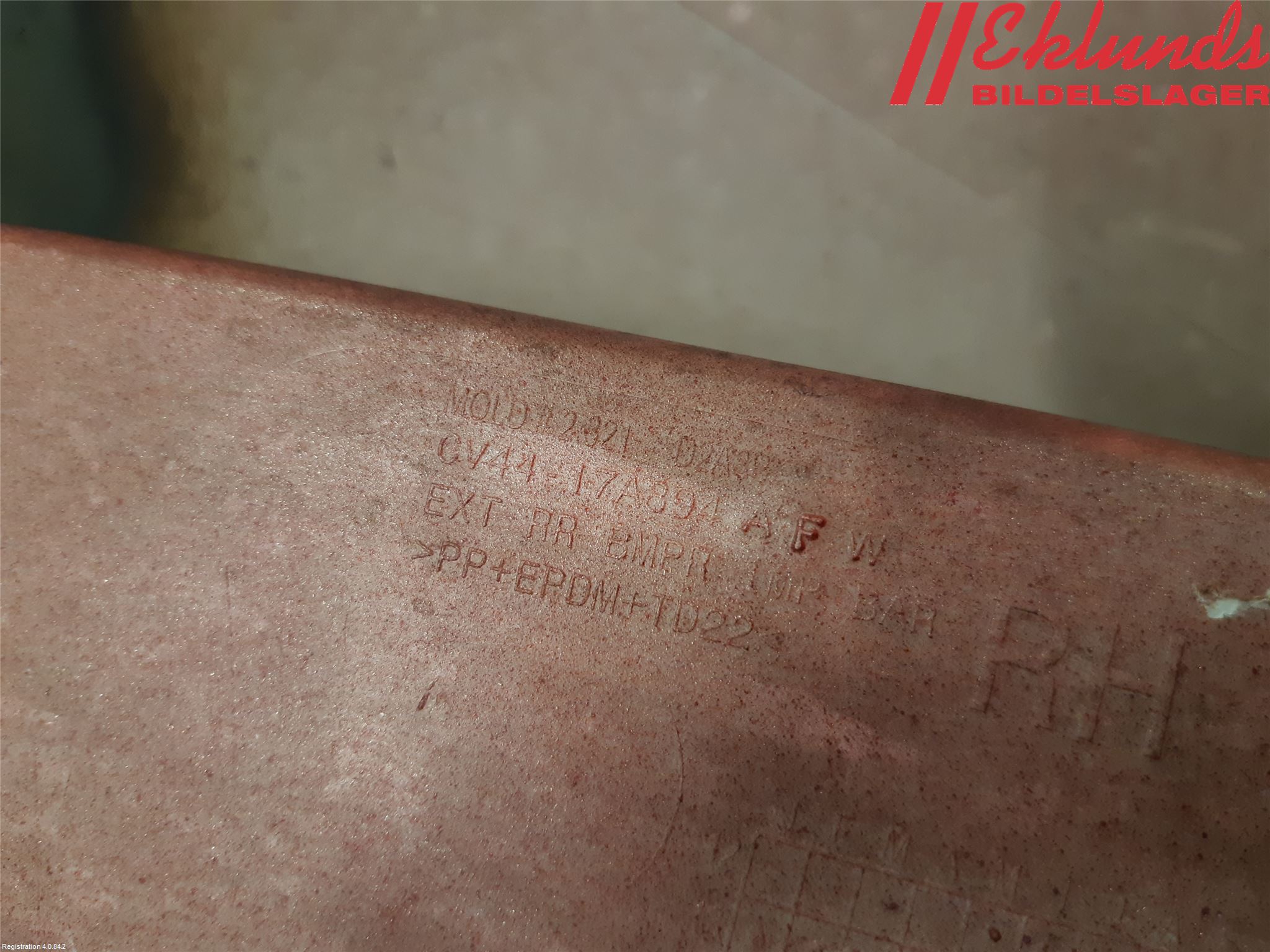 Ford KUGA 13-16 Stötfångardel Bak Hö