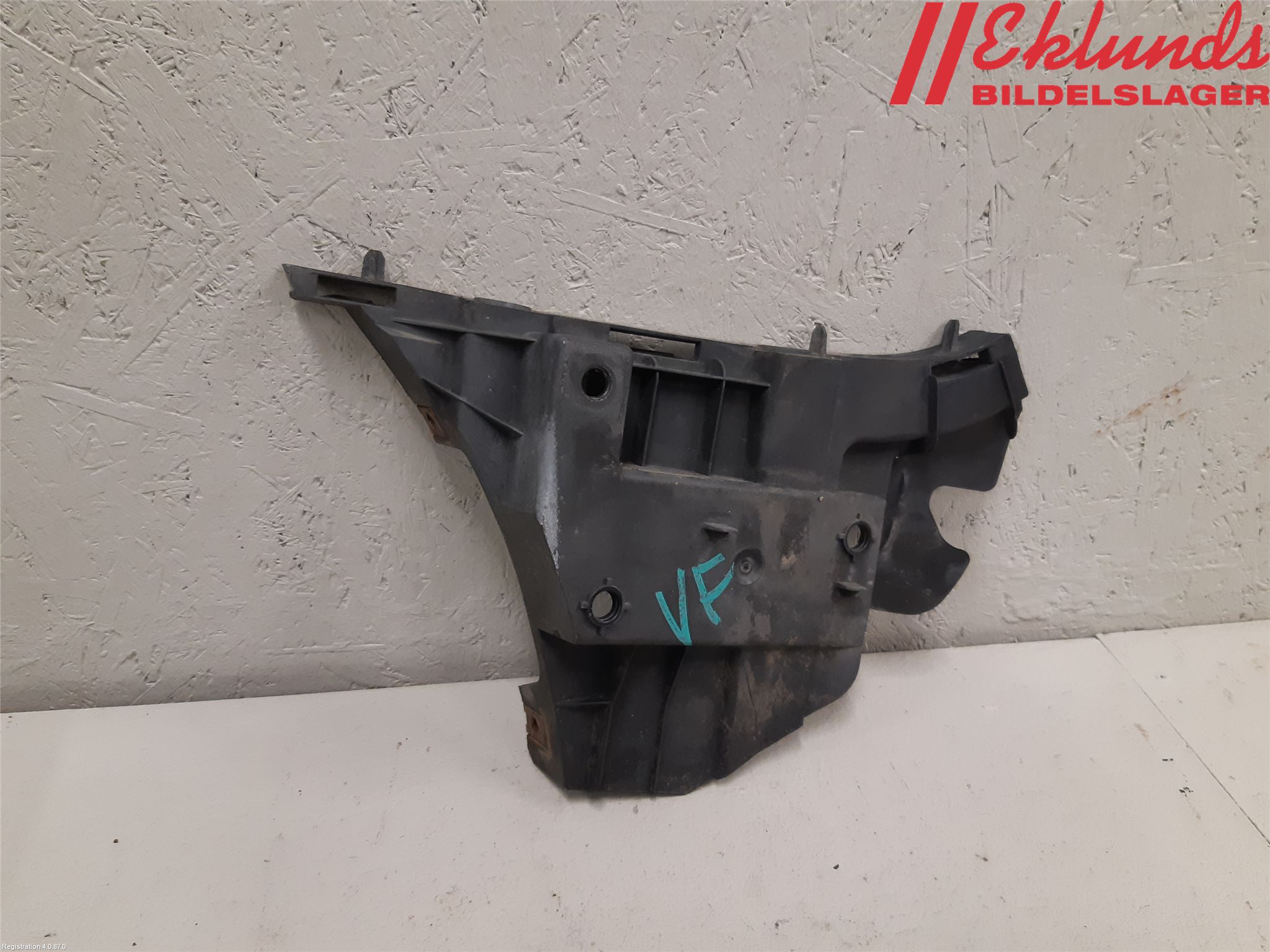 Volvo V70 08-13 Stötfångarfäste Fram Vä