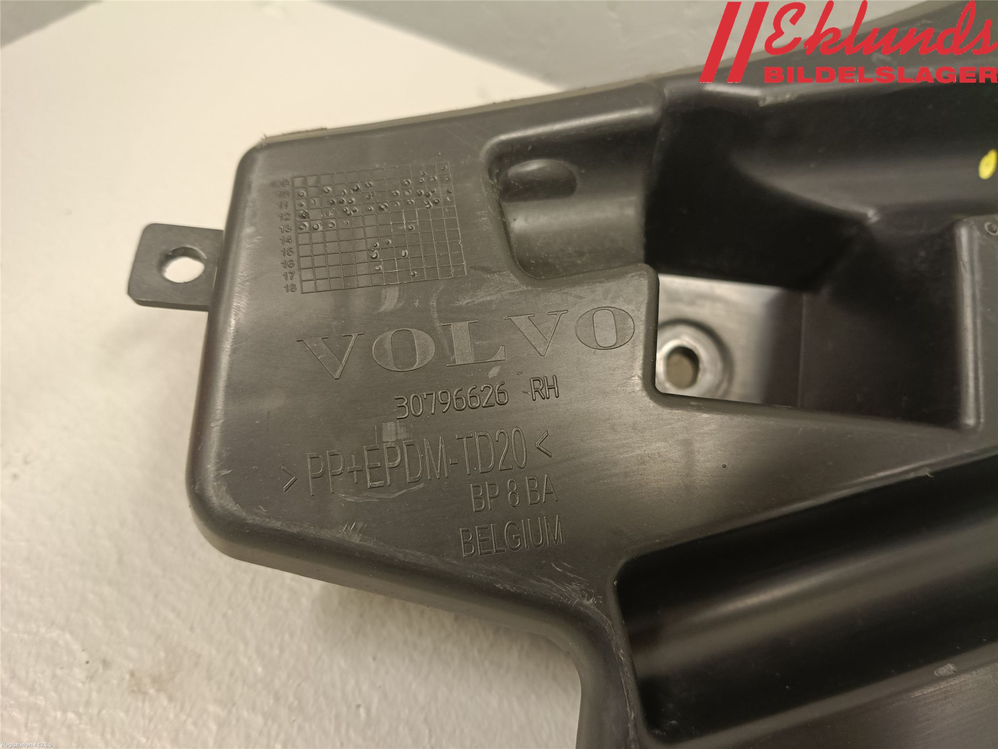 Volvo V60 11-13 Stötfångarfäste Fram Hö