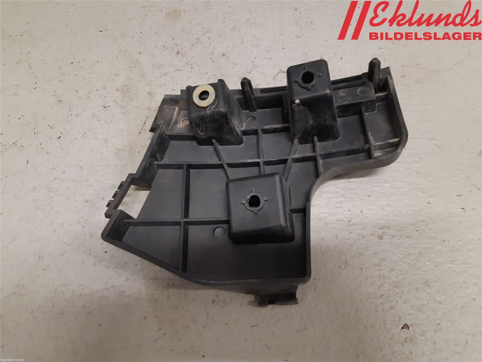 Volvo V60 11-13 Stötfångarfäste Bak Vä