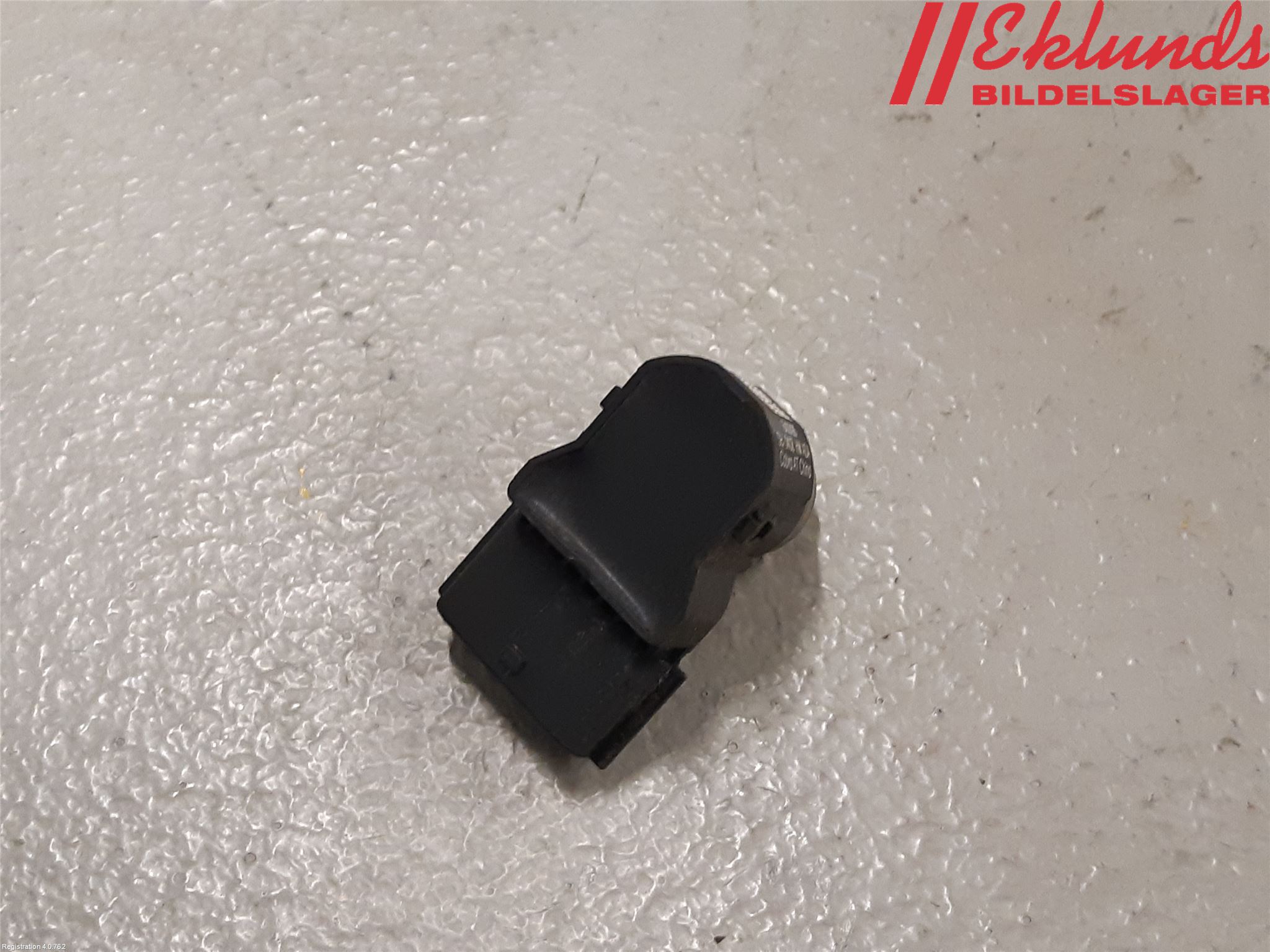 Toyota AVENSIS 16-18 Parkeringshjälp Frontsensor