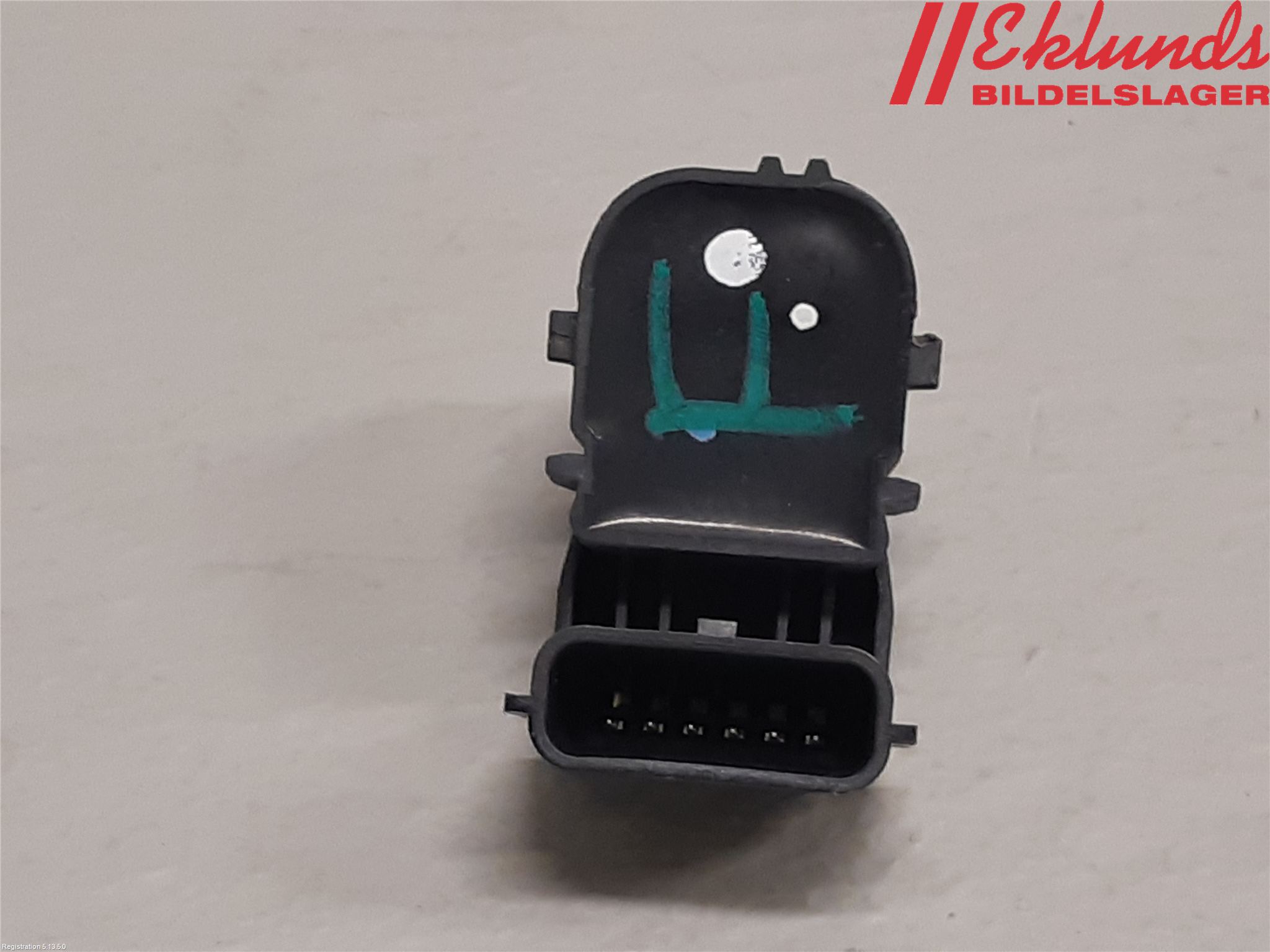 Kia SPORTAGE (QL) 16-21 Parkeringshjälp Frontsensor