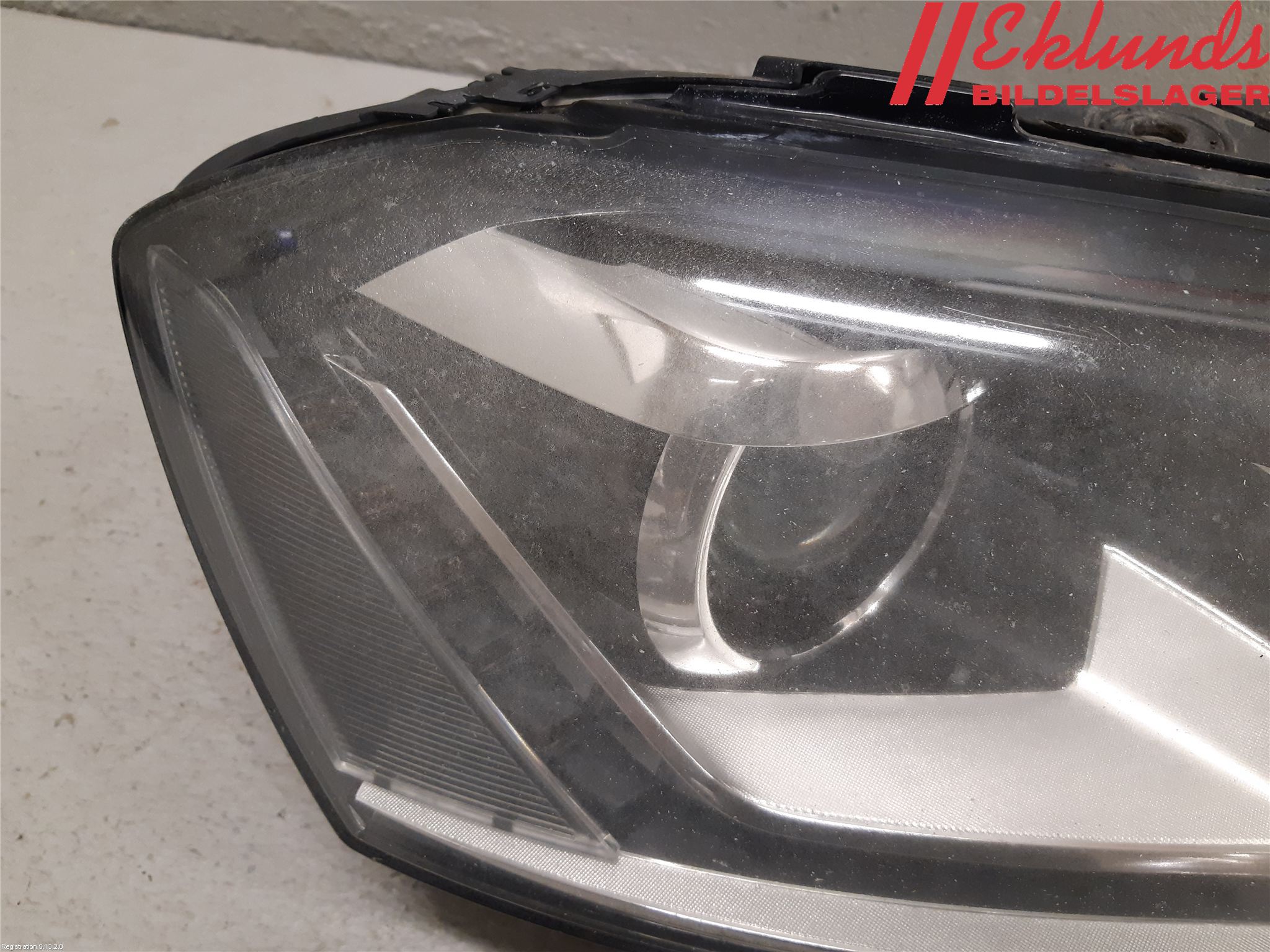 Volkswagen VW PASSAT 11-14 Strålkastare Höger
