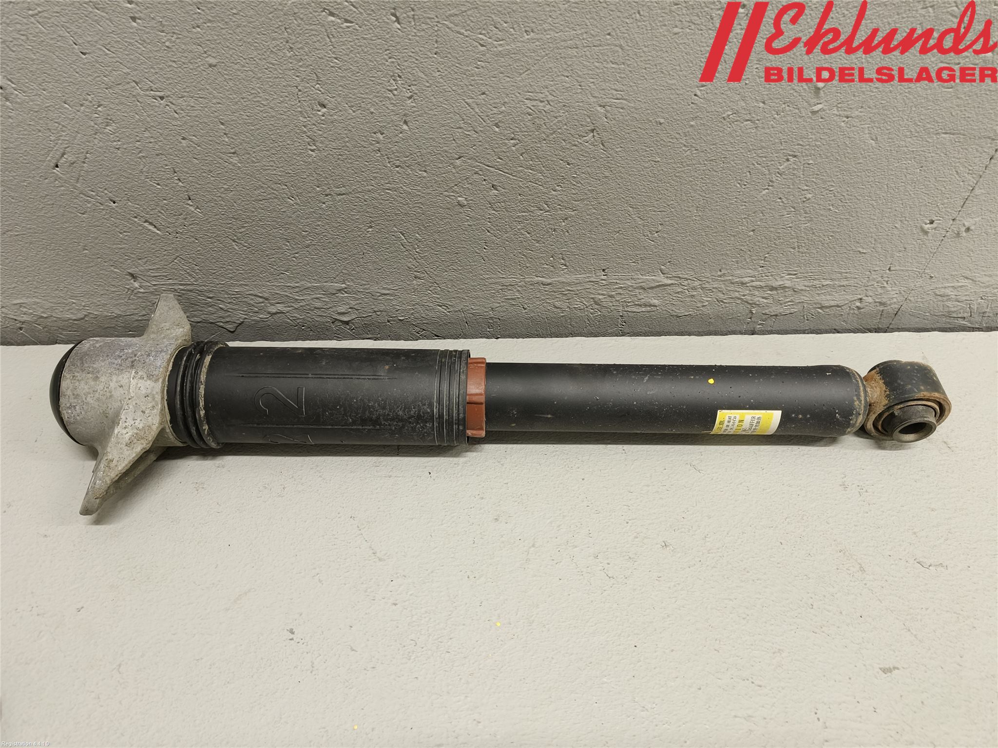 Toyota bZ4X EA10 22- Stötdämpare Bak