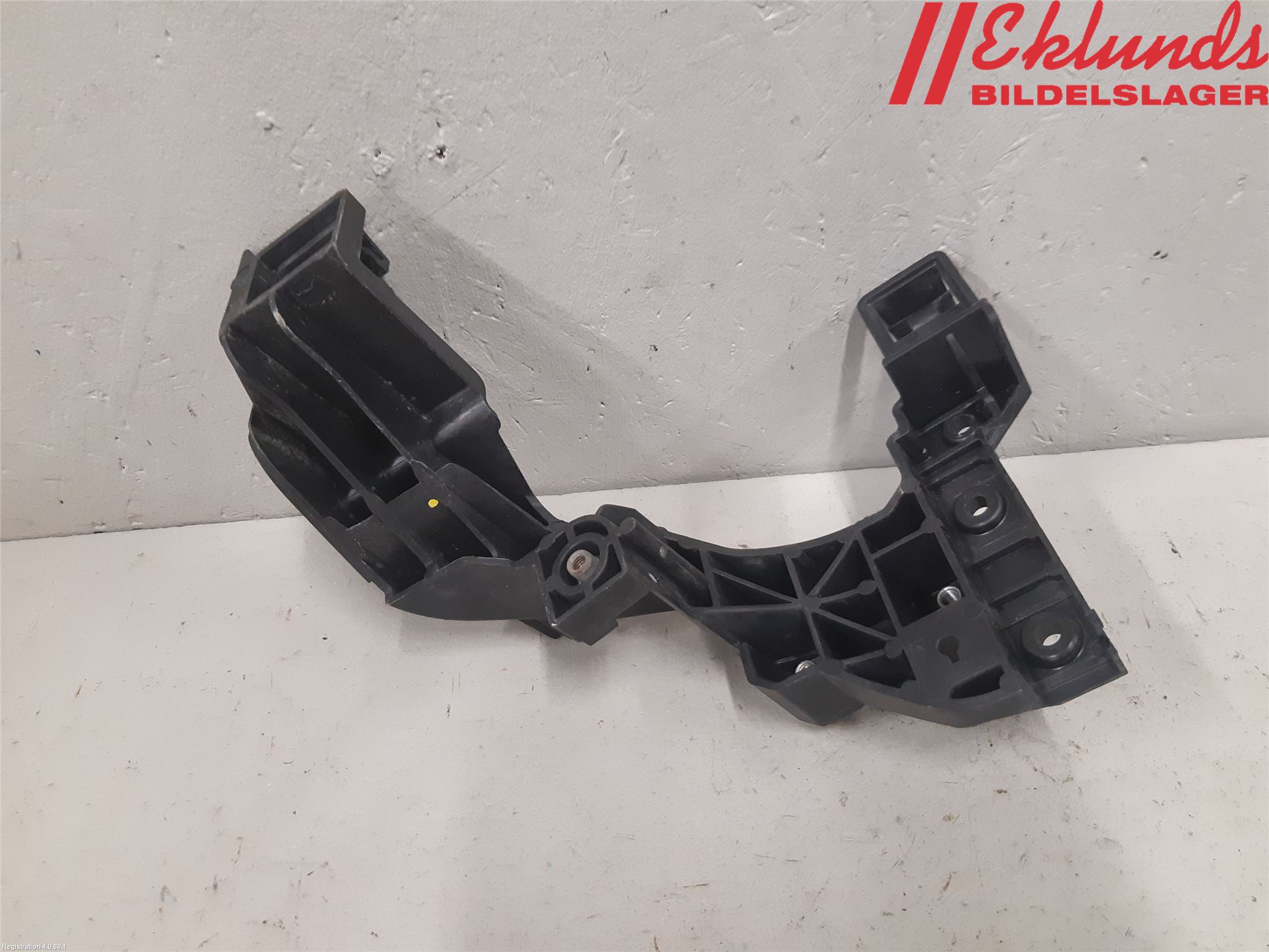 Kia CEED 12-18 Strålkast Fästsarg