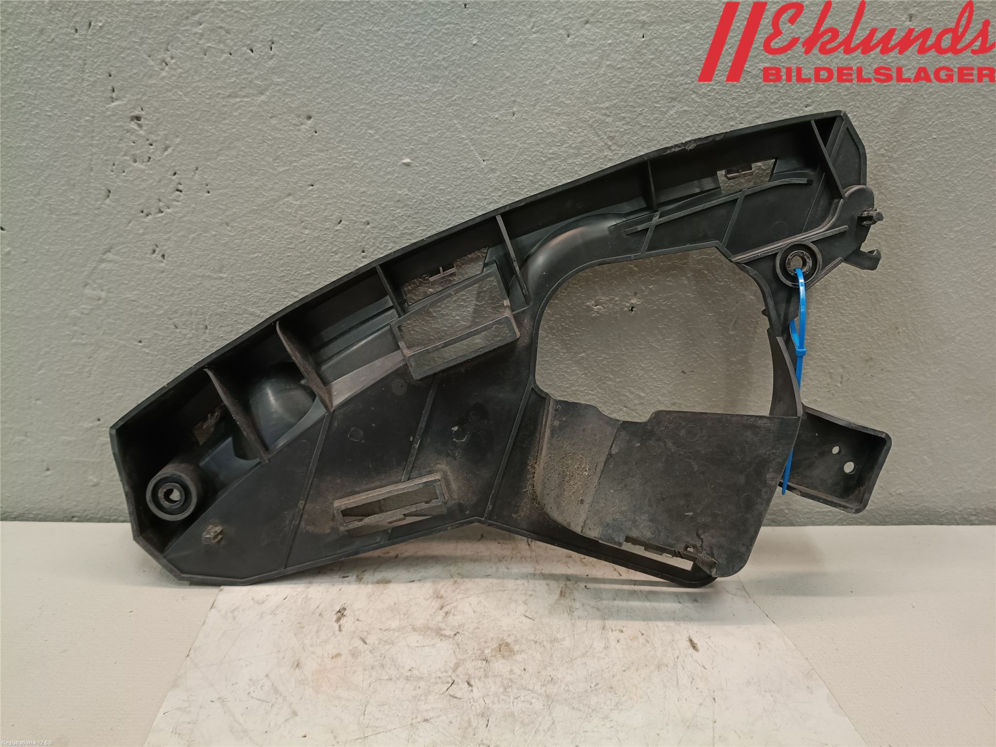 Volvo XC60 14-17 Strålkast Fästsarg