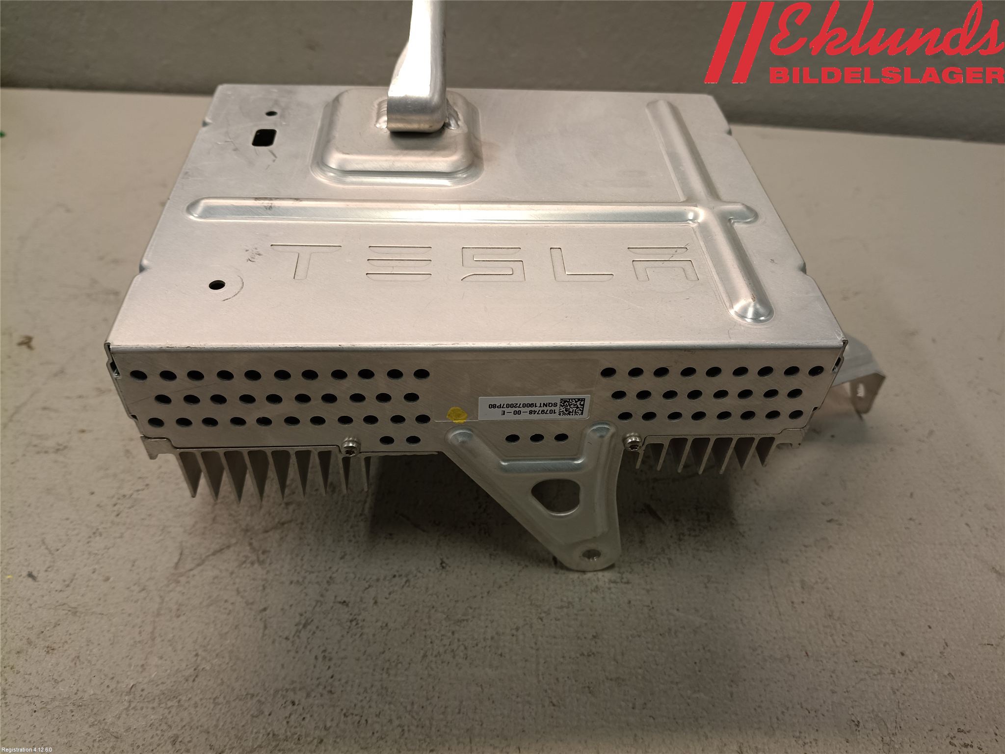 Tesla MODEL 3 17- Radio-Stereo Förstärkare