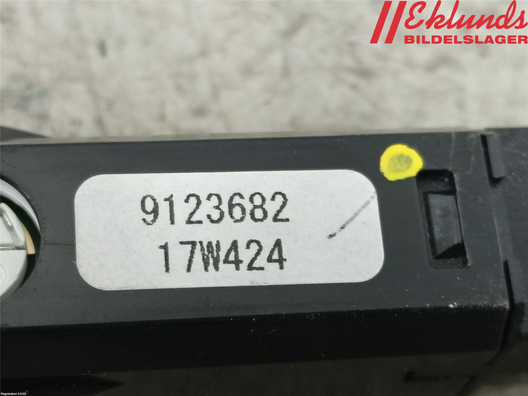 Volvo V40 12-19 Strömställare Varnings