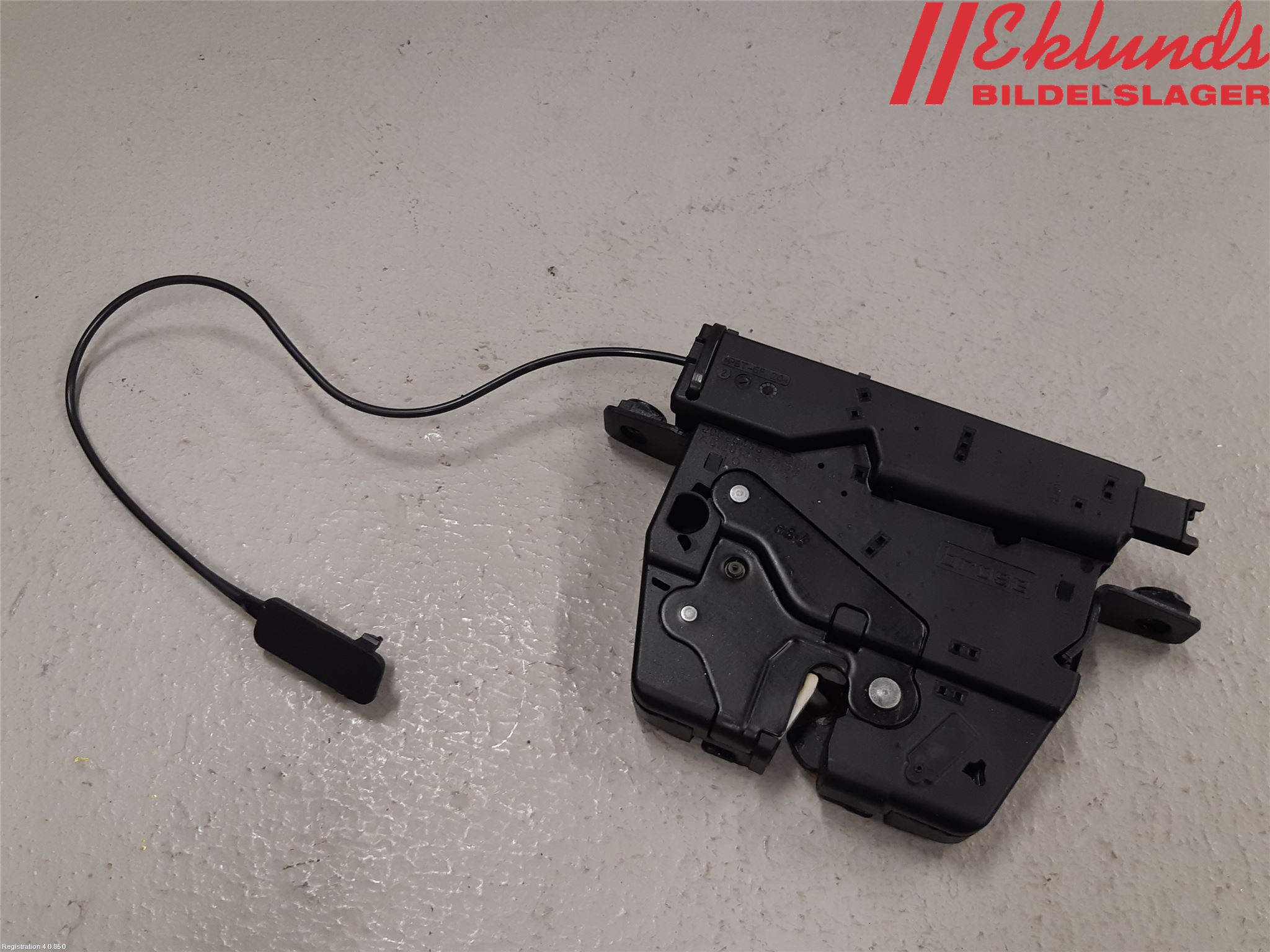 BMW X1 E84 10-15 Låskista Baklucka