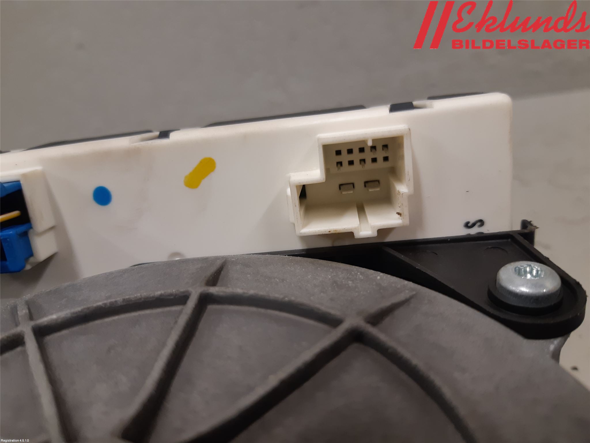 Mercedes-Benz MB C-KLASS (W205) 14-21 Bakluckeöppnare Automatisk
