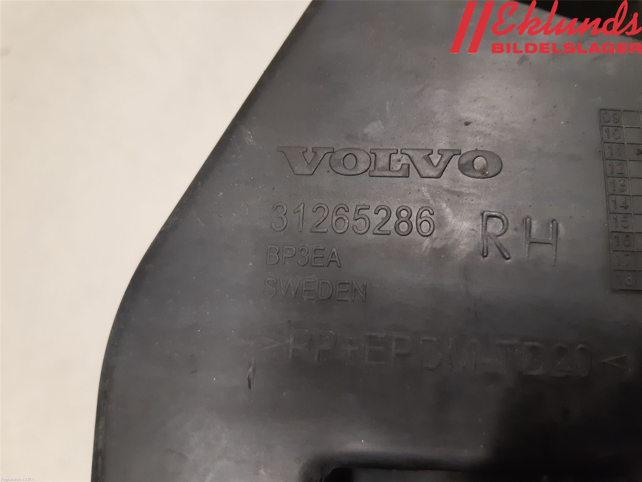 Volvo V60 11-13 Stötfångarfäste Bak Hö