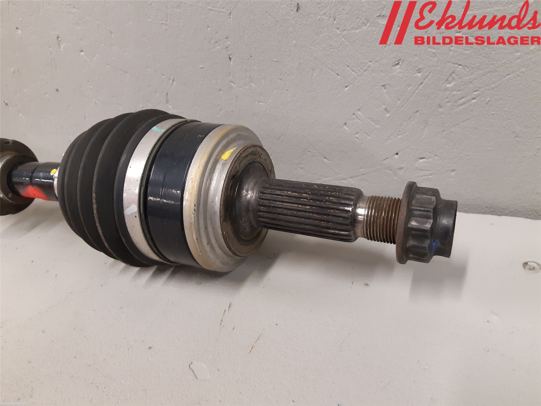 Toyota C-HR 16-23 Drivaxel Fram Vänster