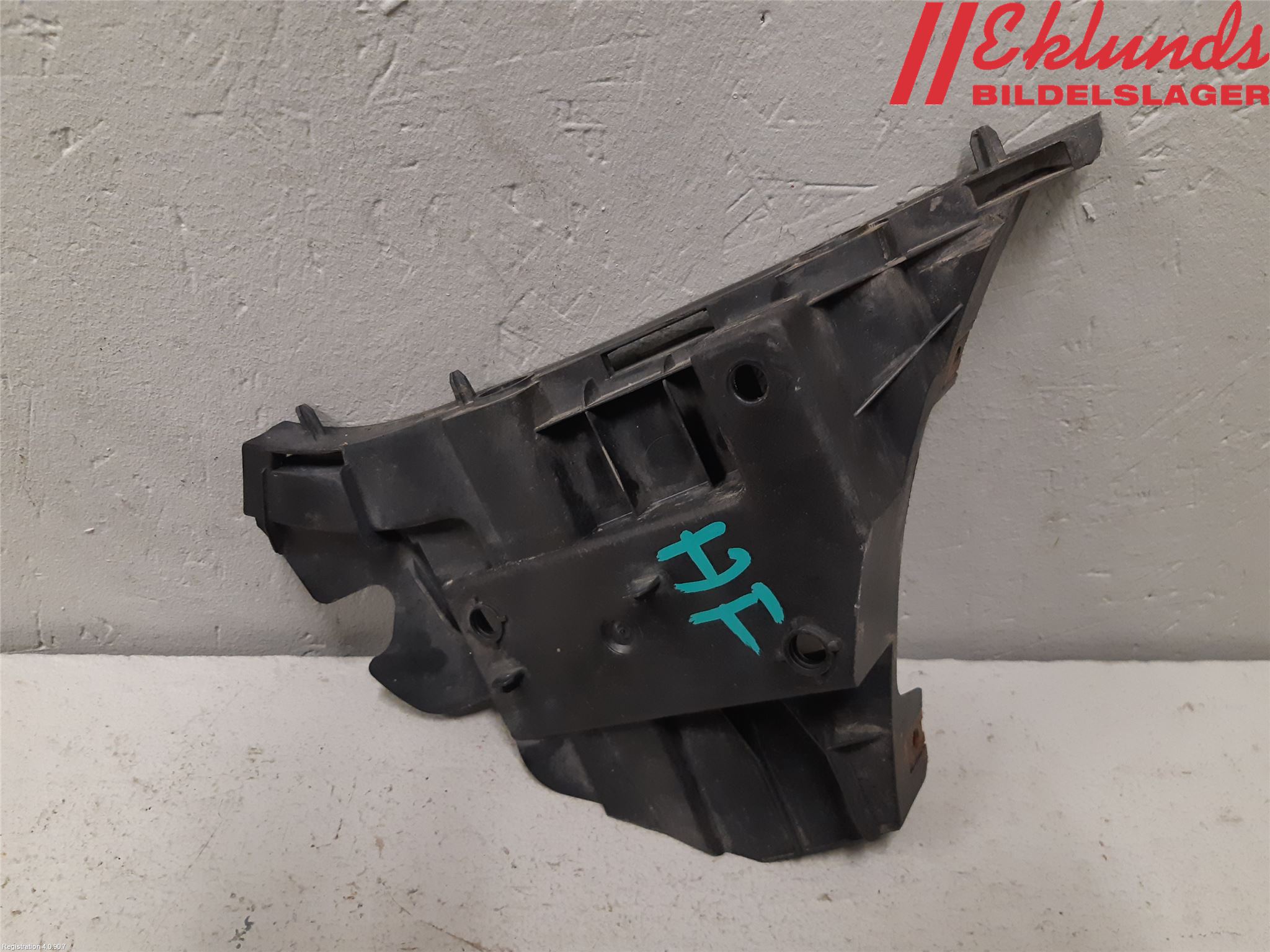 Volvo V70 08-13 Stötfångarfäste Fram Hö