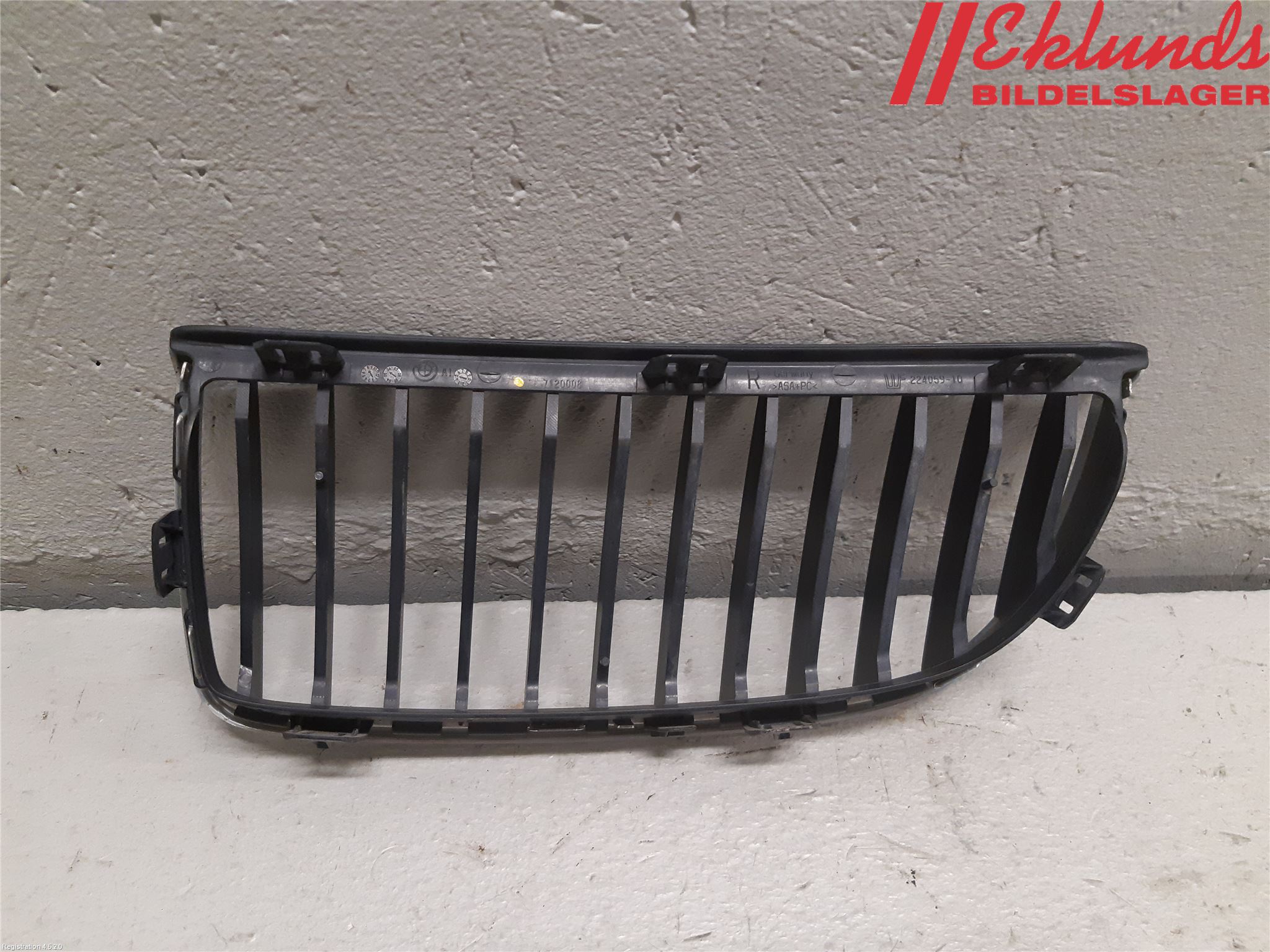BMW 3 E90/91 SED/TOU 05-12 Grilldel Höger