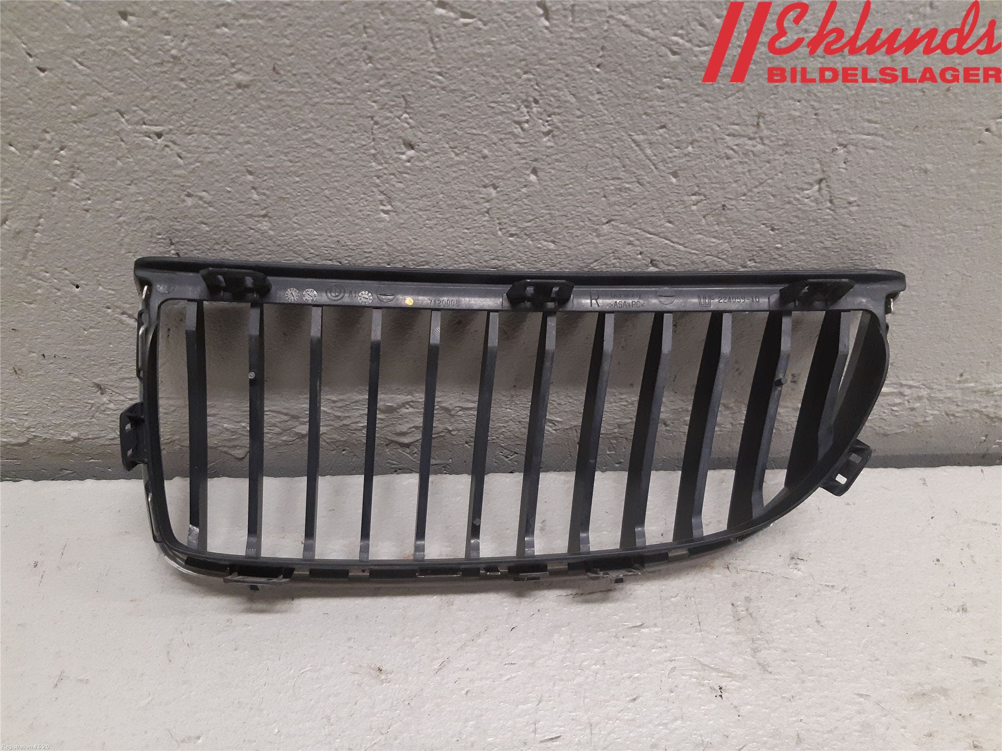 BMW 3 E90/91 SED/TOU 05-12 Grilldel Höger