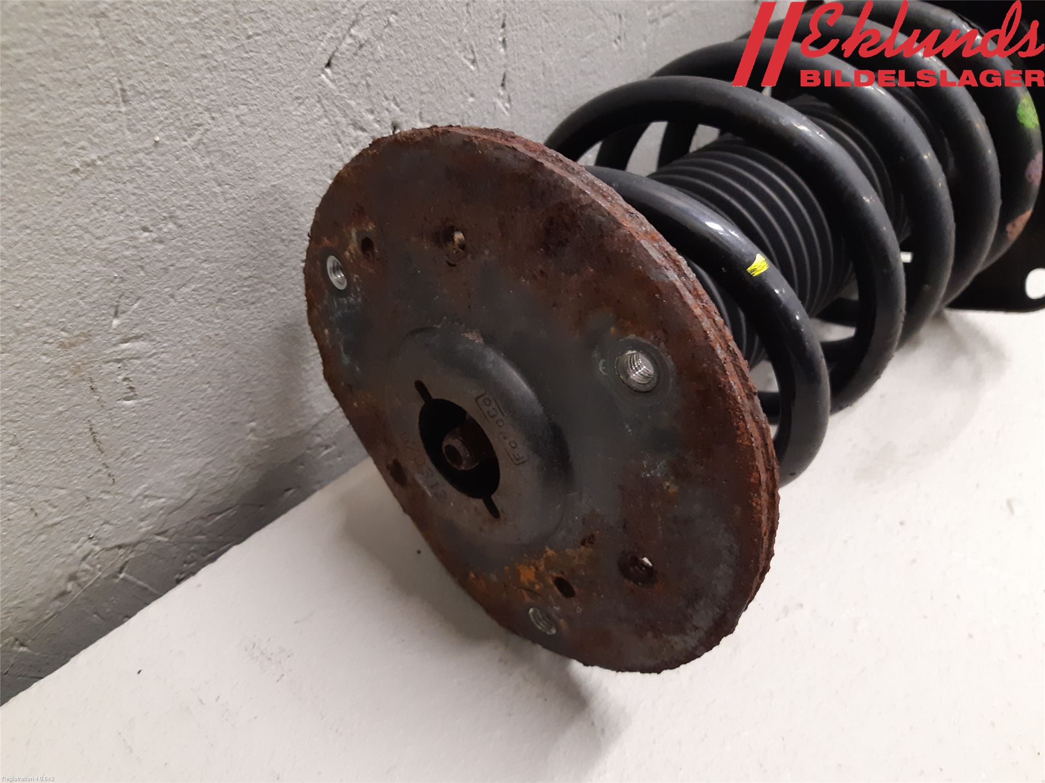 Volvo V60 11-13 Fjäderben Fram Vänster