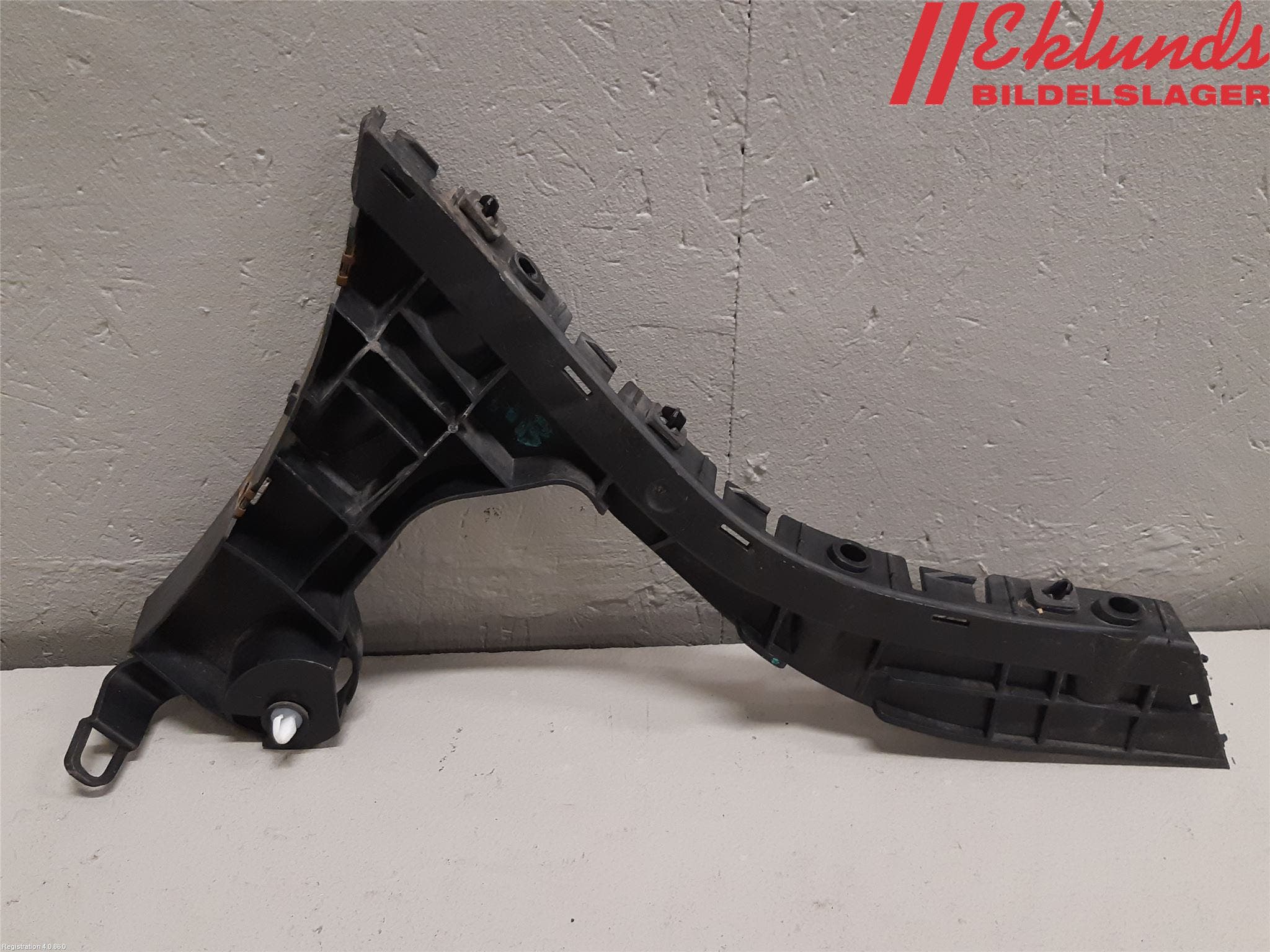 Volvo XC60 09-13 Stötfångarfäste Bak Hö
