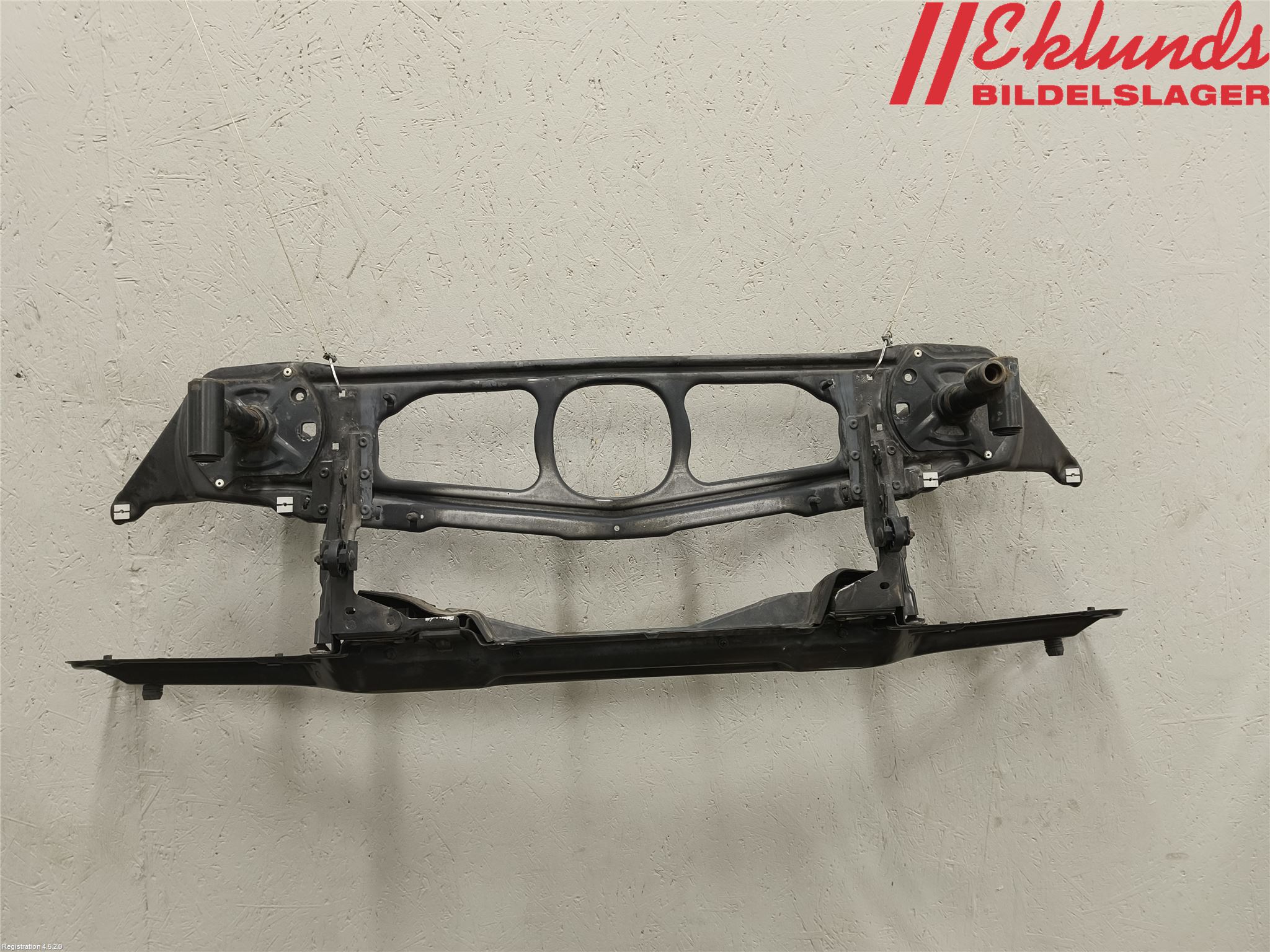 BMW 3 E46      98-05 Front Huvlåsplåt-Balk