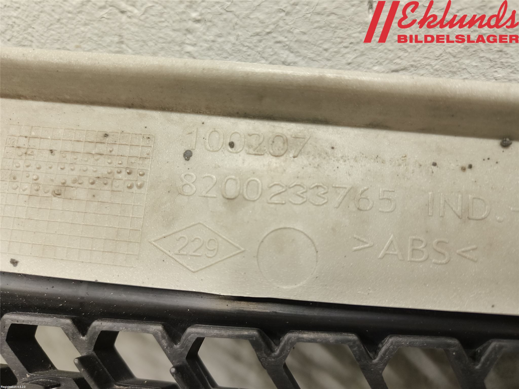 Renault MASTER III  04-10 Grilldel Mitt