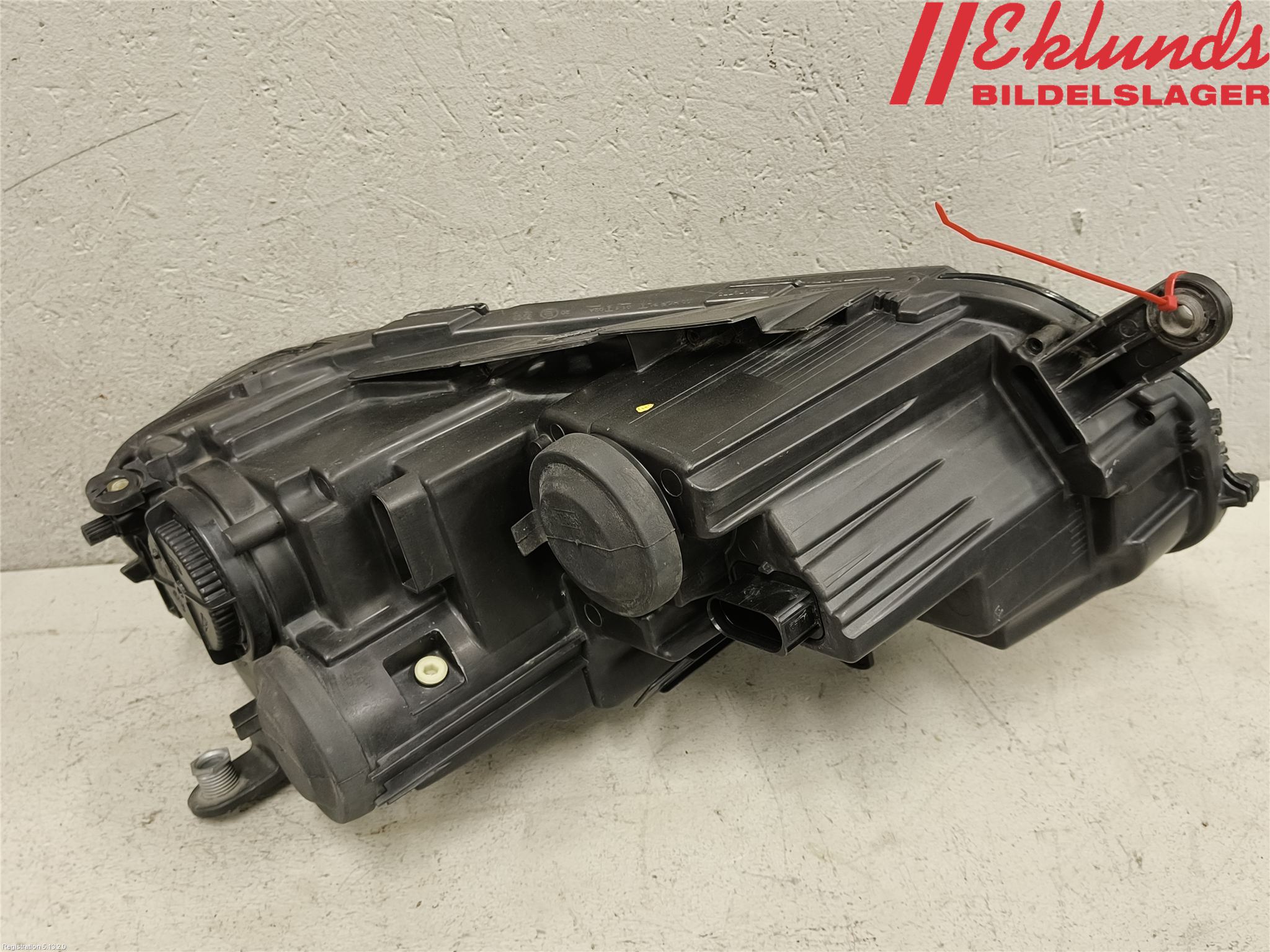 Volkswagen VW PASSAT 11-14 Strålkastare Vänster