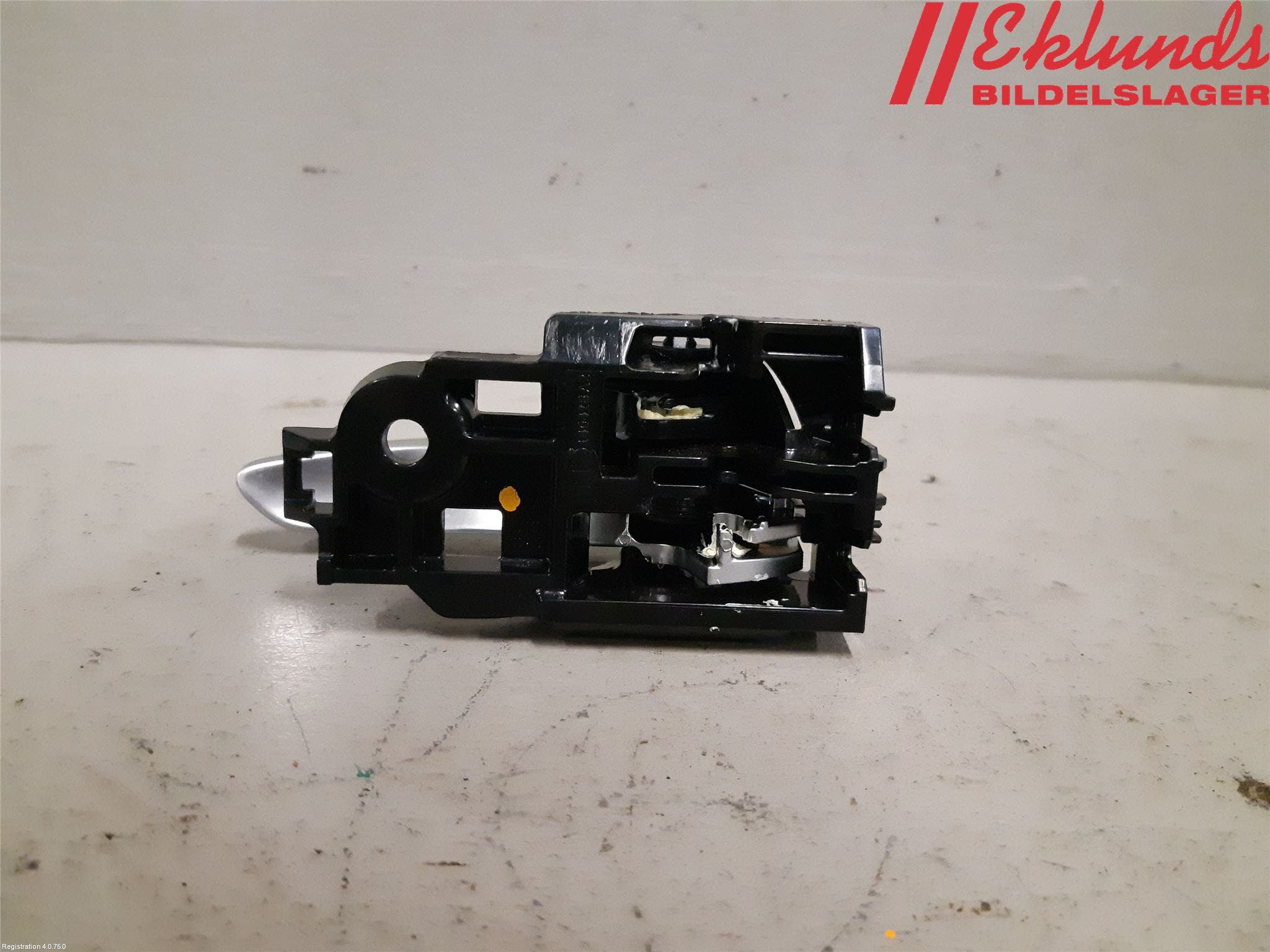 Toyota C-HR 16-23 Dörrhandtag Inre Vä