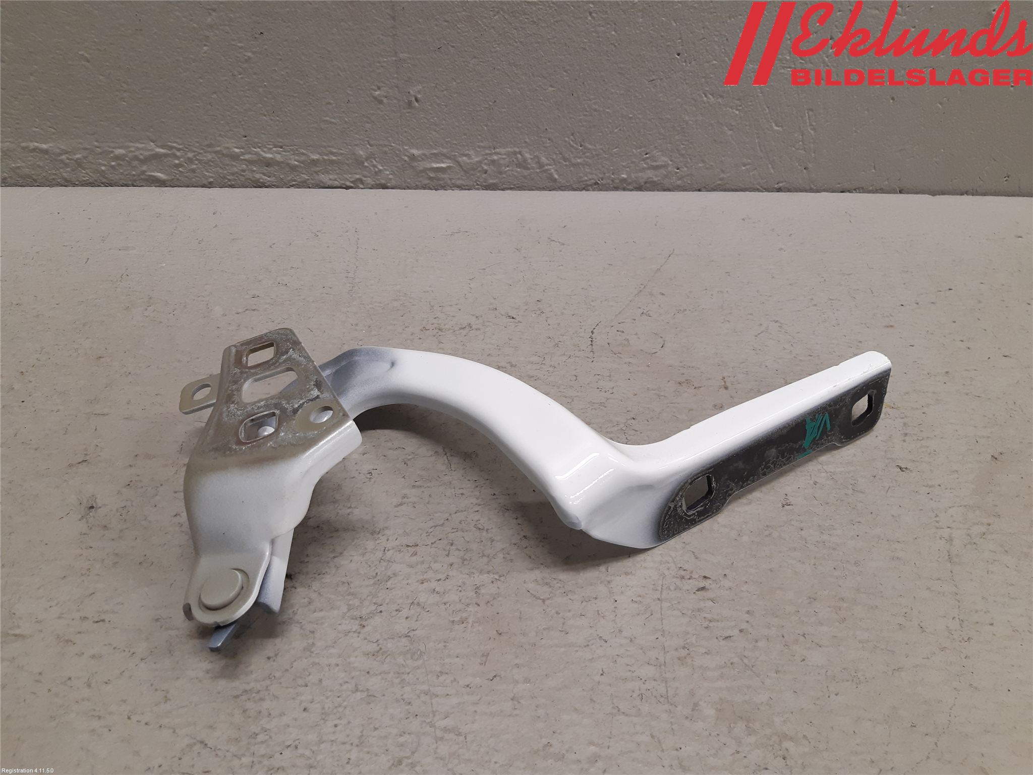 Tesla MODEL Y 21- Huvgångjärn