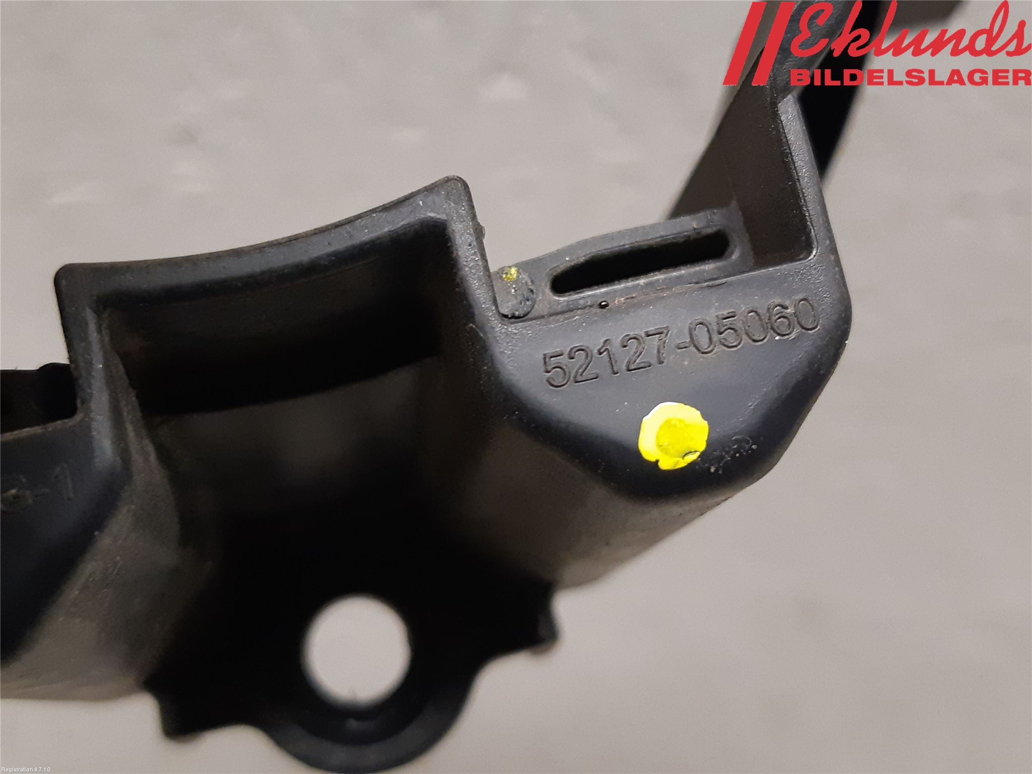 Toyota AVENSIS 09-15 Dimljussarg Fram