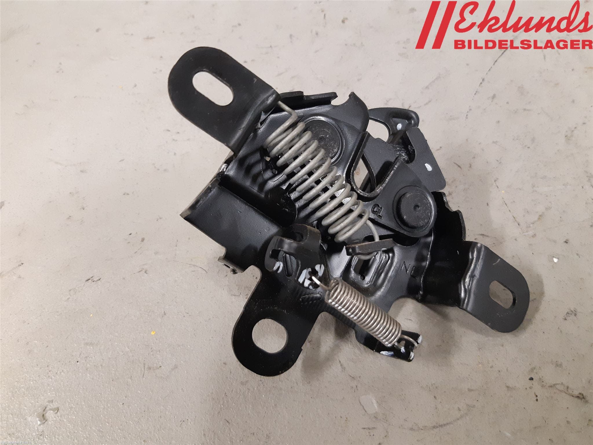 Toyota YARIS XP21 20- Huvlås