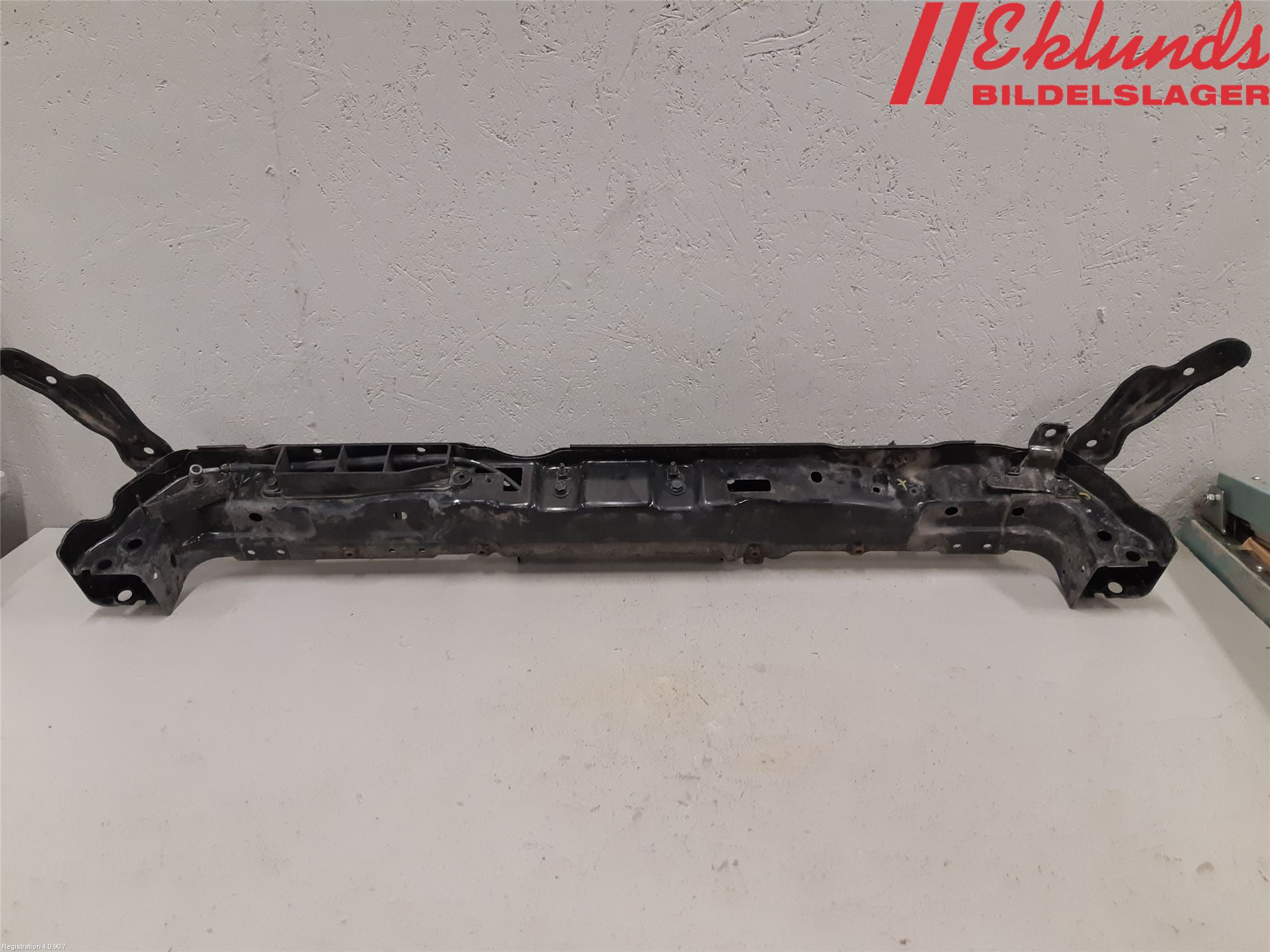 Hyundai i30 GD 13-17 Front Huvlåsplåt-Balk