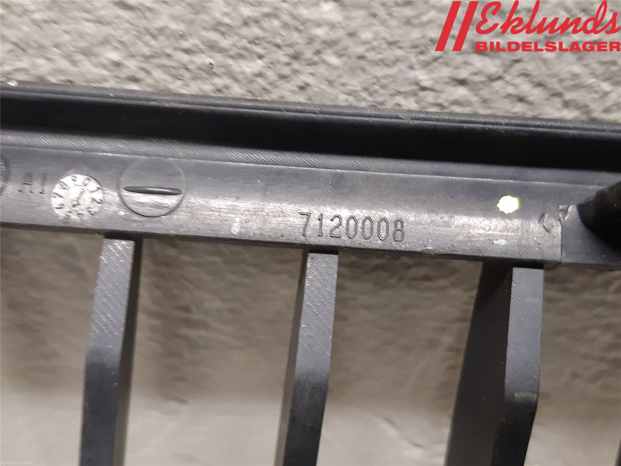 BMW 3 E90/91 SED/TOU 05-12 Grilldel Höger
