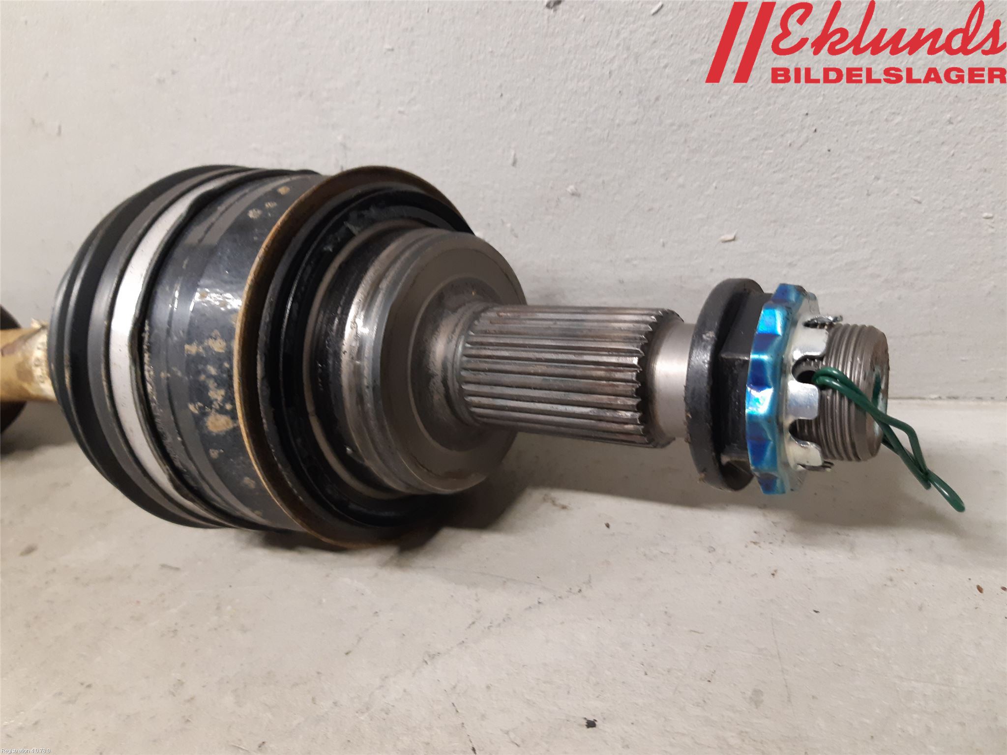 Toyota HILUX 16- Drivaxel Fram Vänster