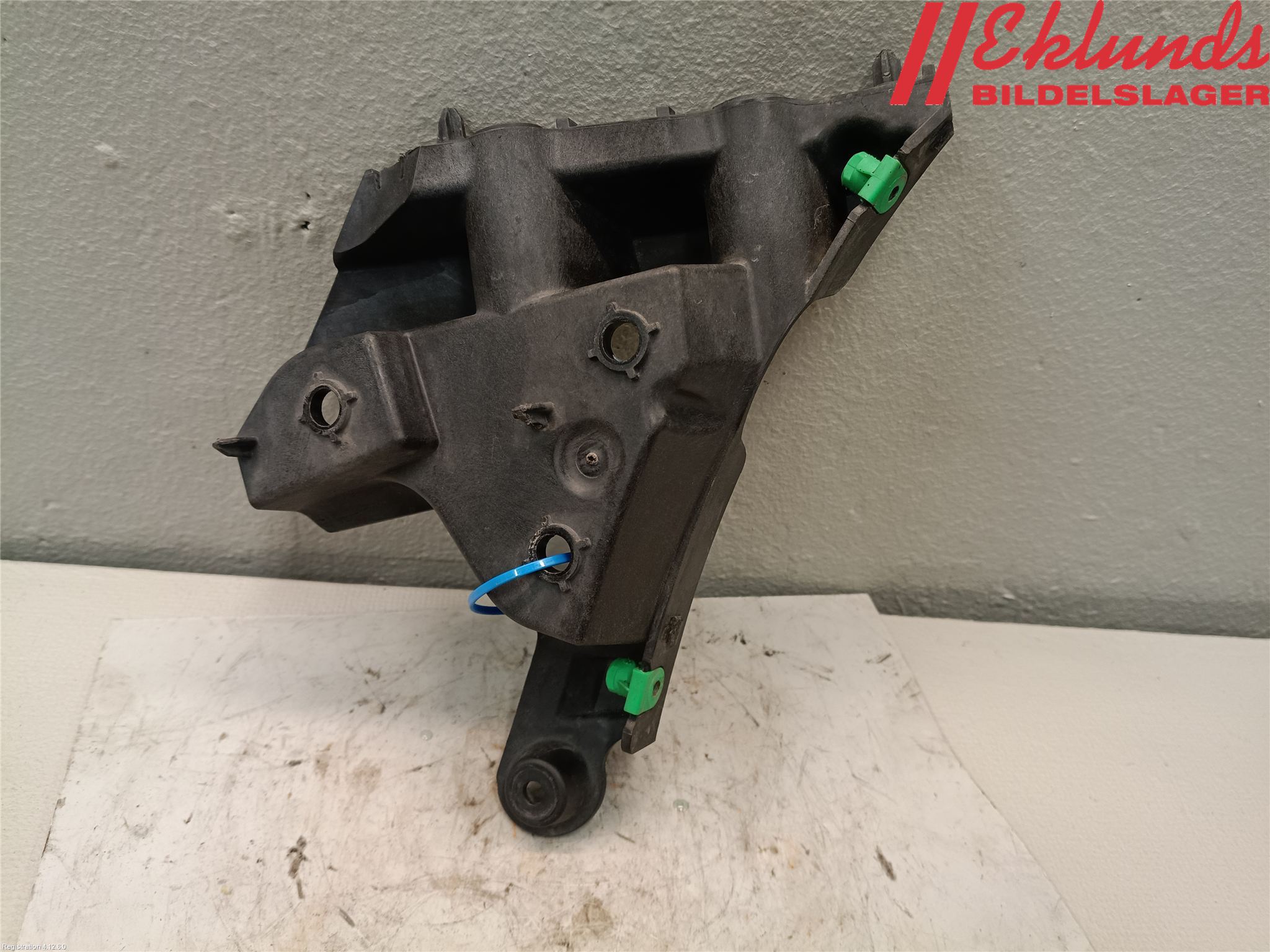 Volvo XC60 14-17 Stötfångarfäste Fram Hö