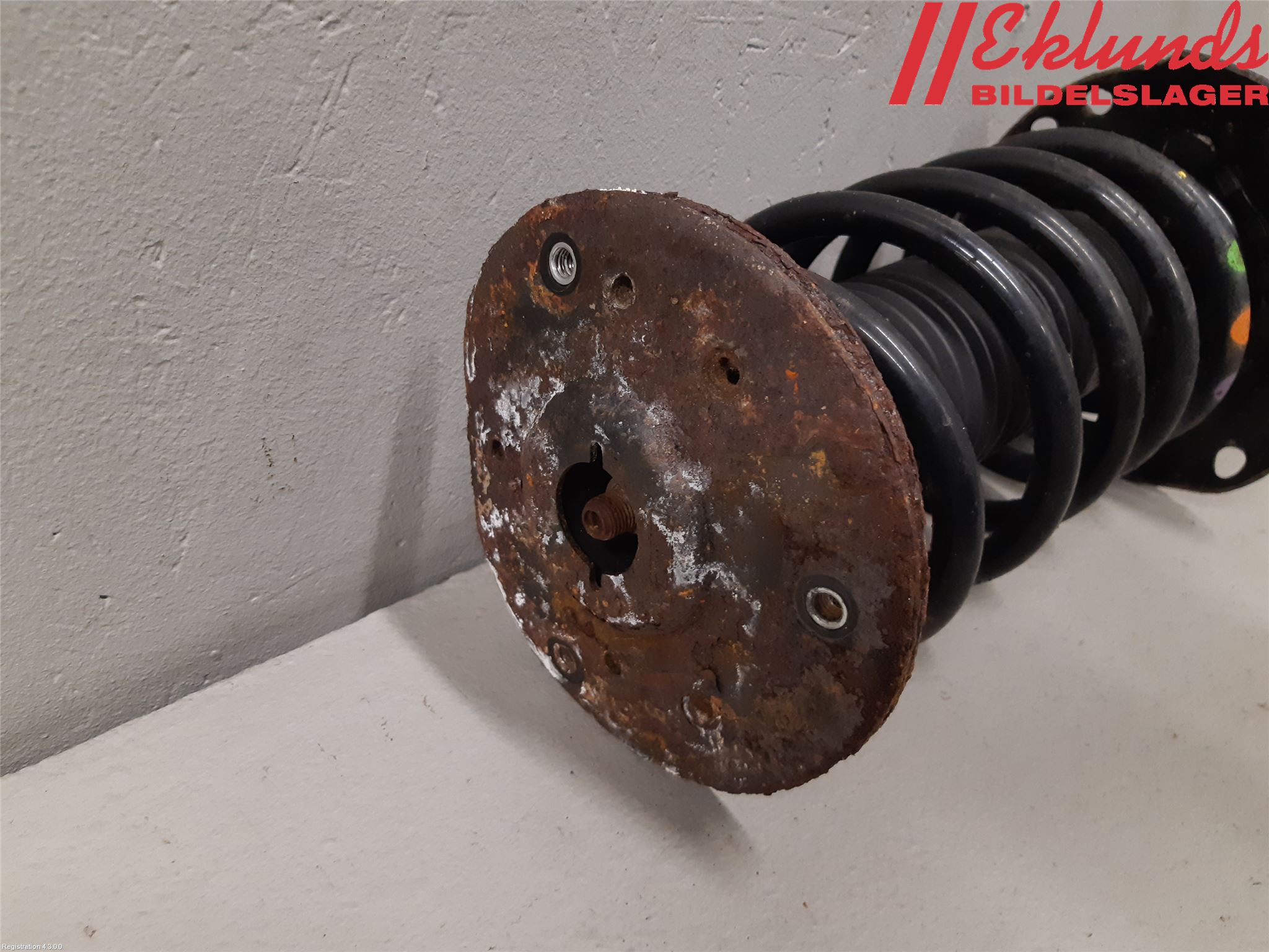 Volvo V70 08-13 Fjäderben Fram Vänster