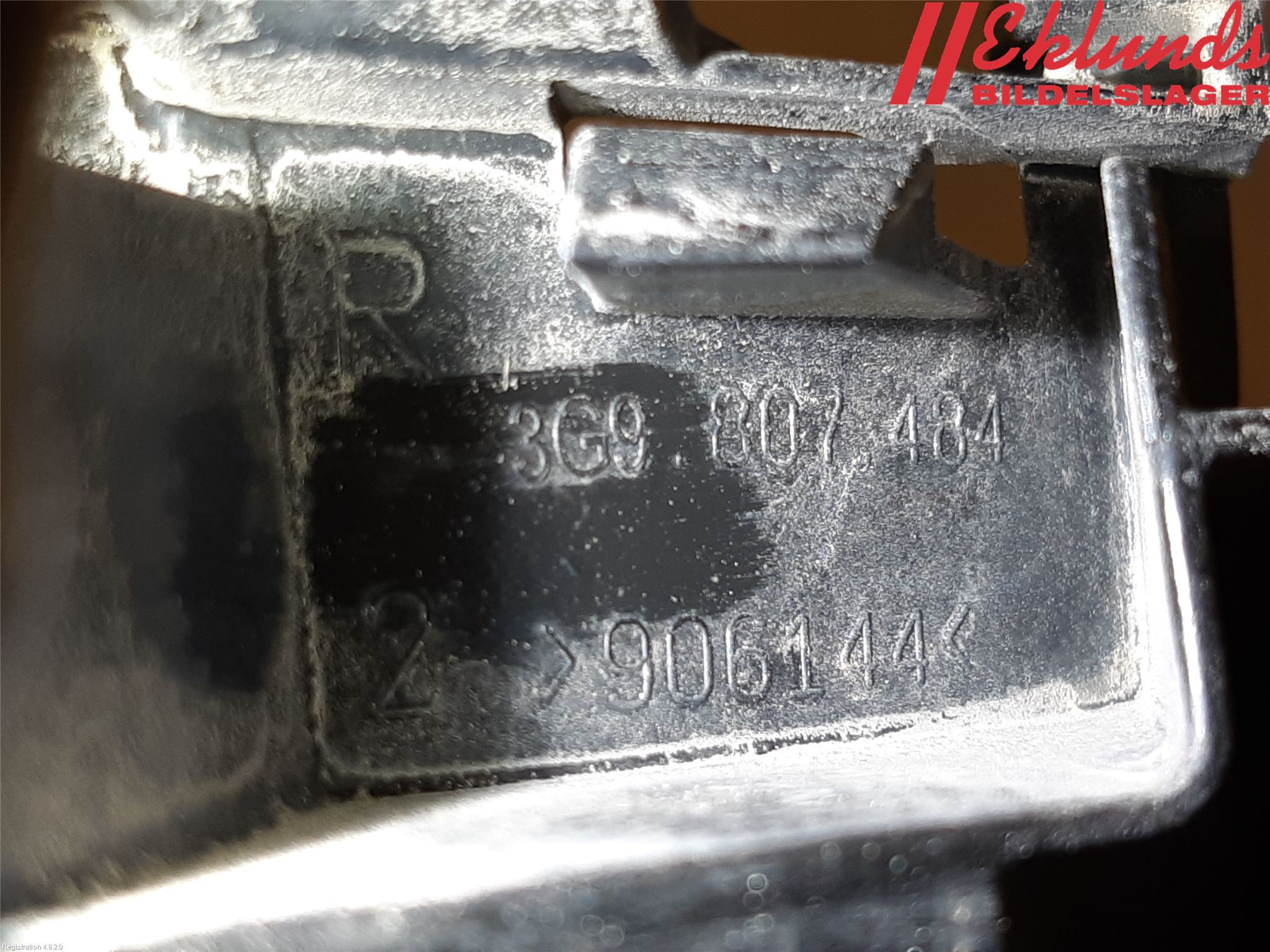 Volkswagen VW PASSAT 15-19 Stötfångarfäste Bak Hö